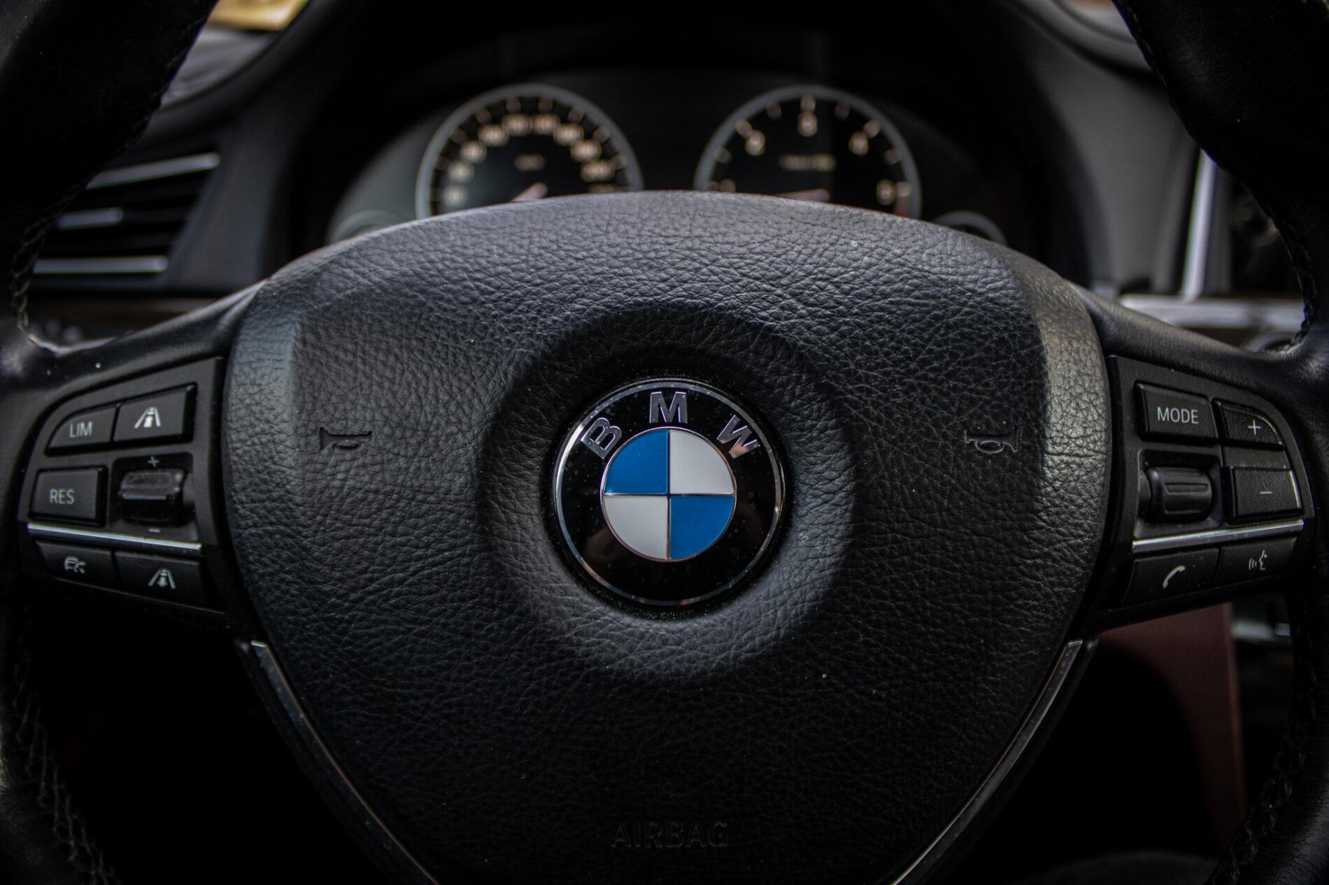 2013 BMW 750d, černá sedan, 231 861 km