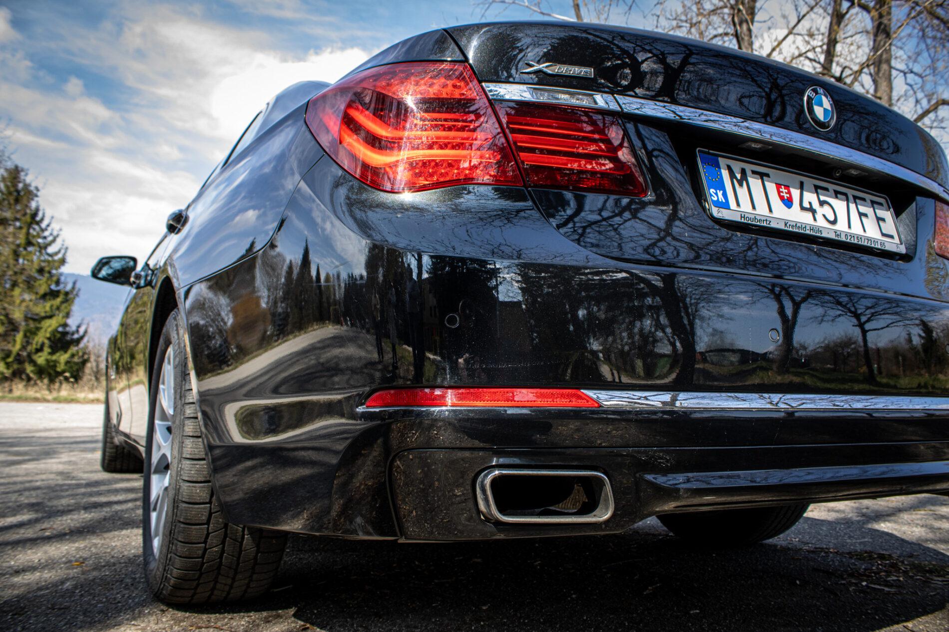 2013 BMW 750d, černá sedan, 231 861 km