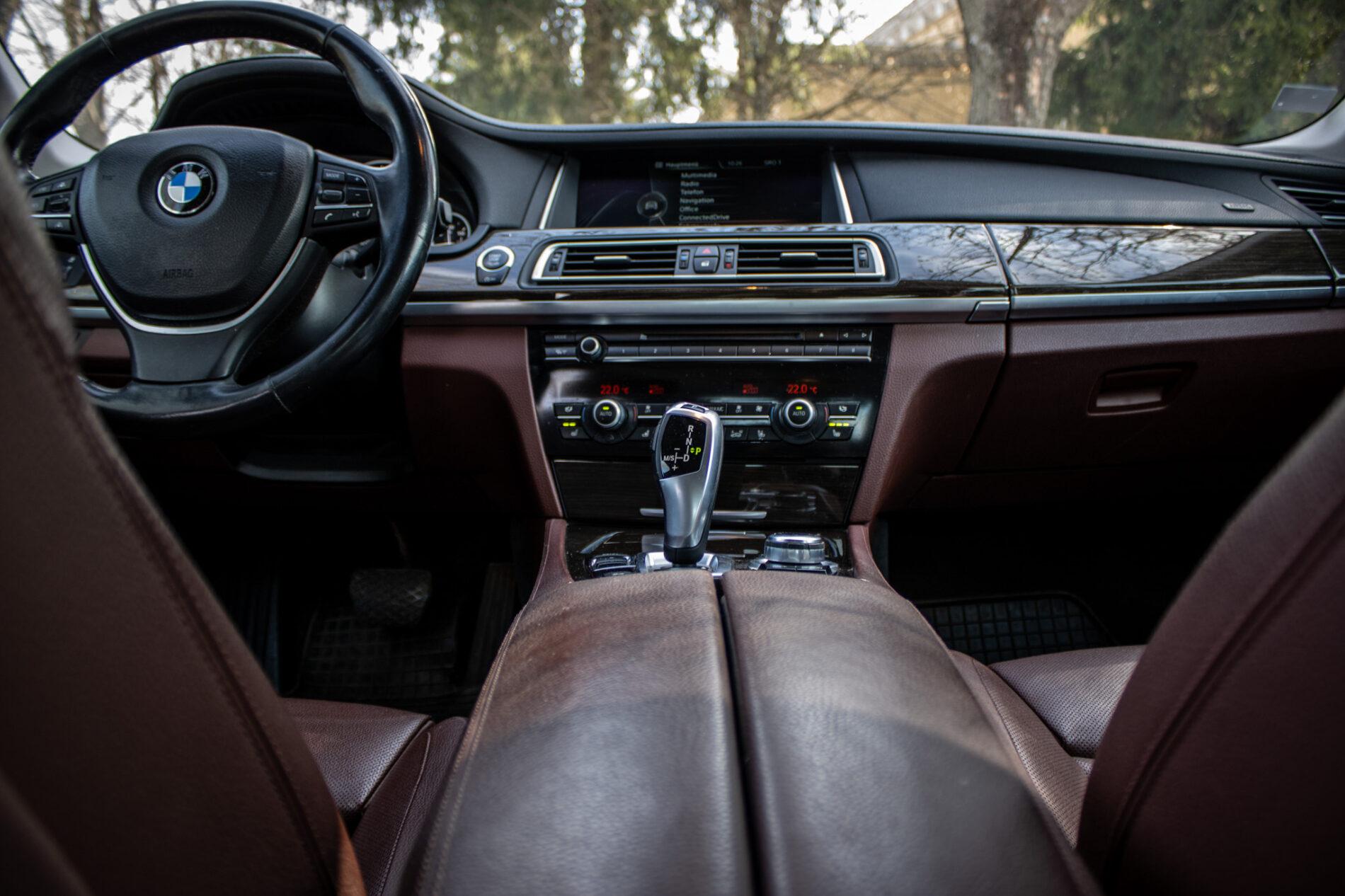 2013 BMW 750d, černá sedan, 231 861 km
