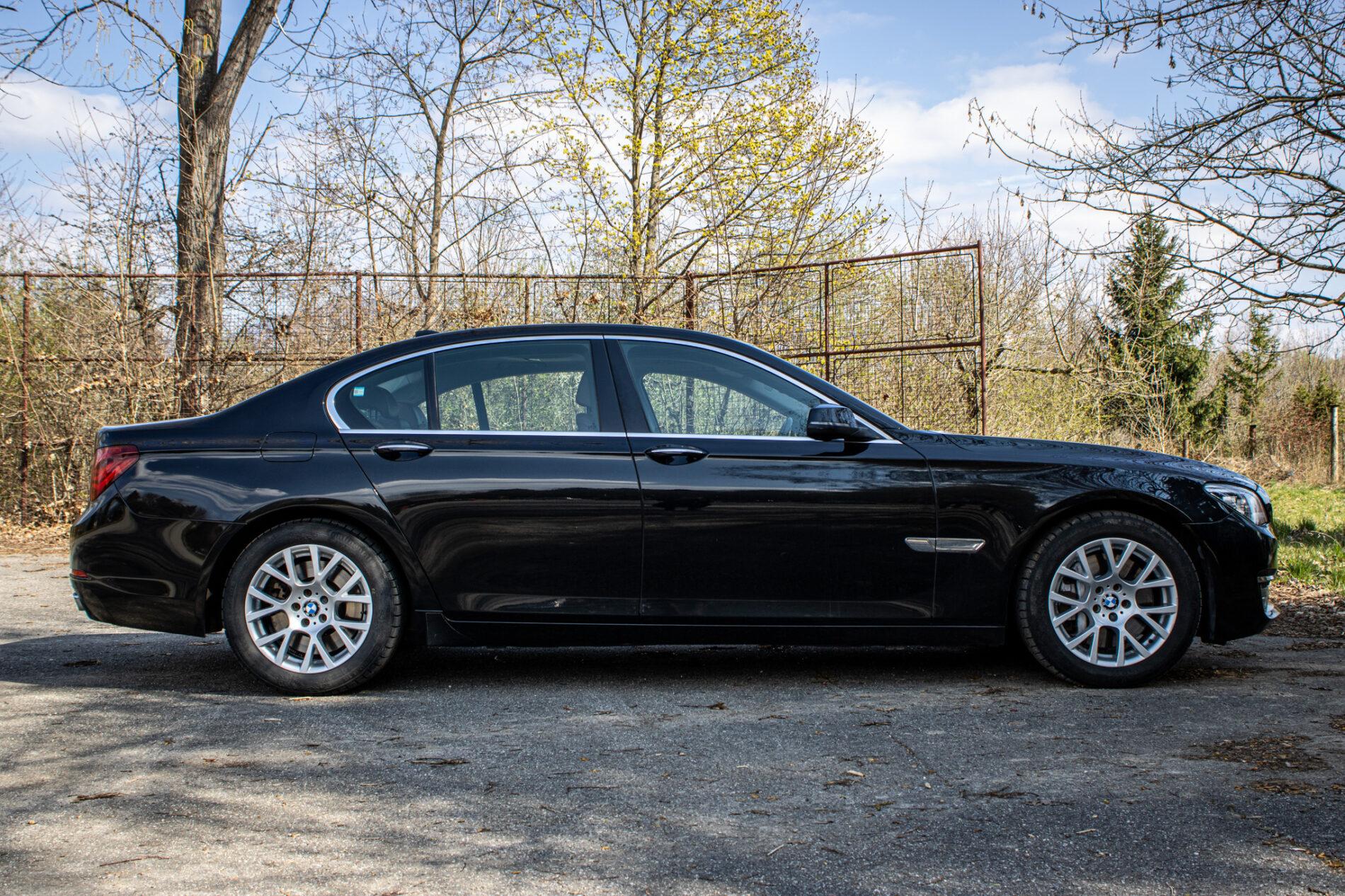 2013 BMW 750d, černá sedan, 231 861 km