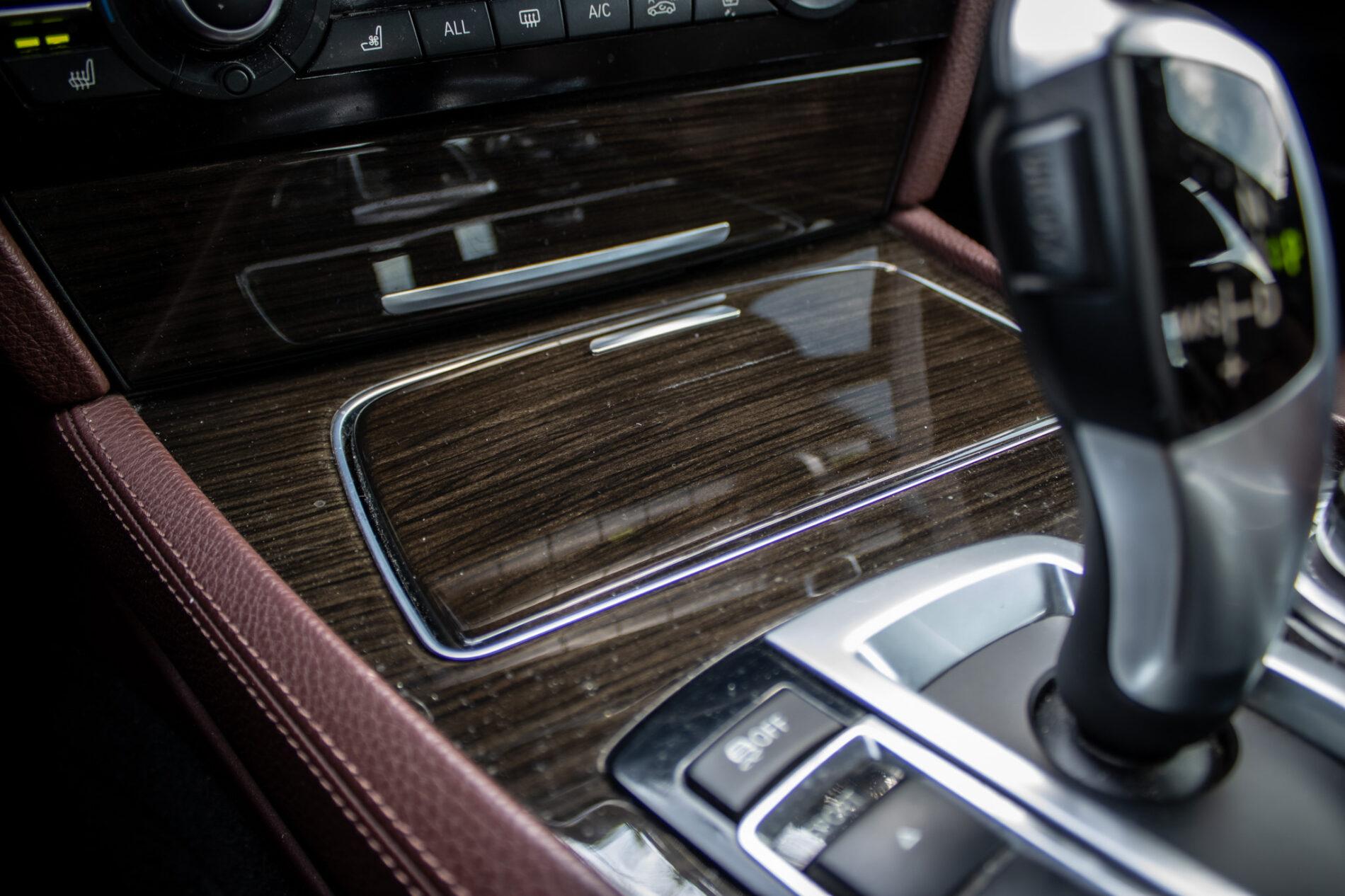 2013 BMW 750d, černá sedan, 231 861 km