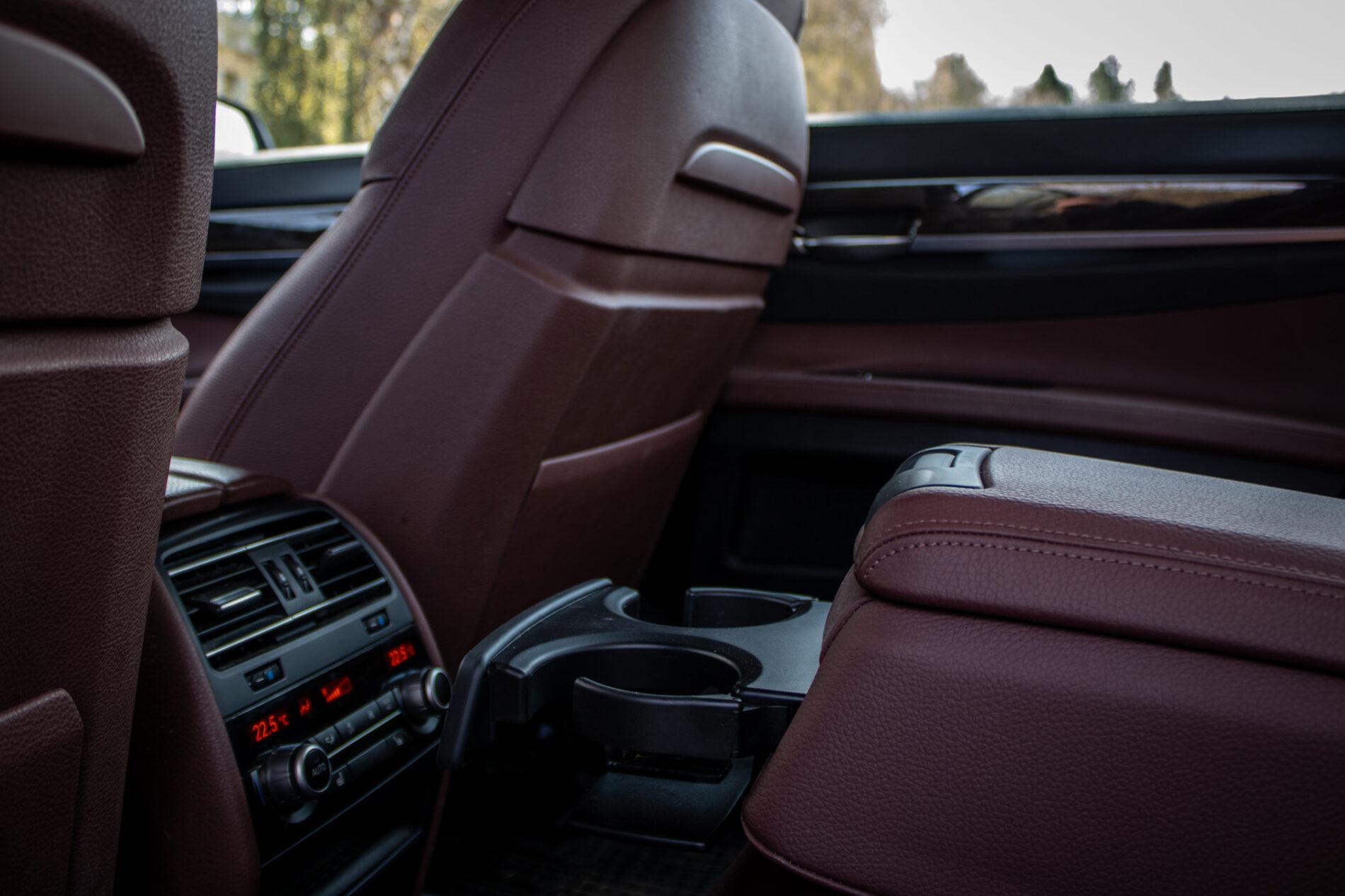 2013 BMW 750d, černá sedan, 231 861 km