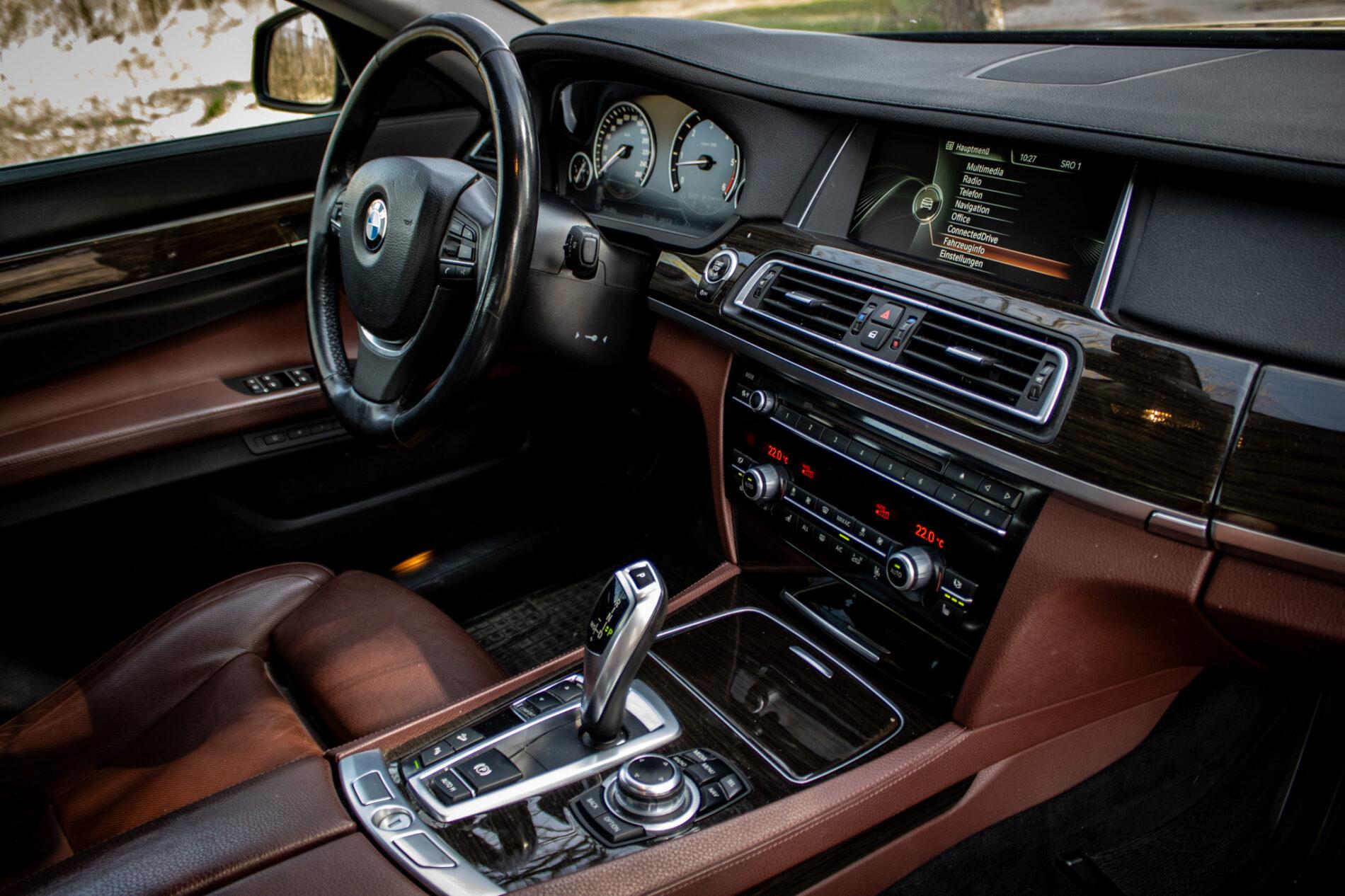 2013 BMW 750d, černá sedan, 231 861 km