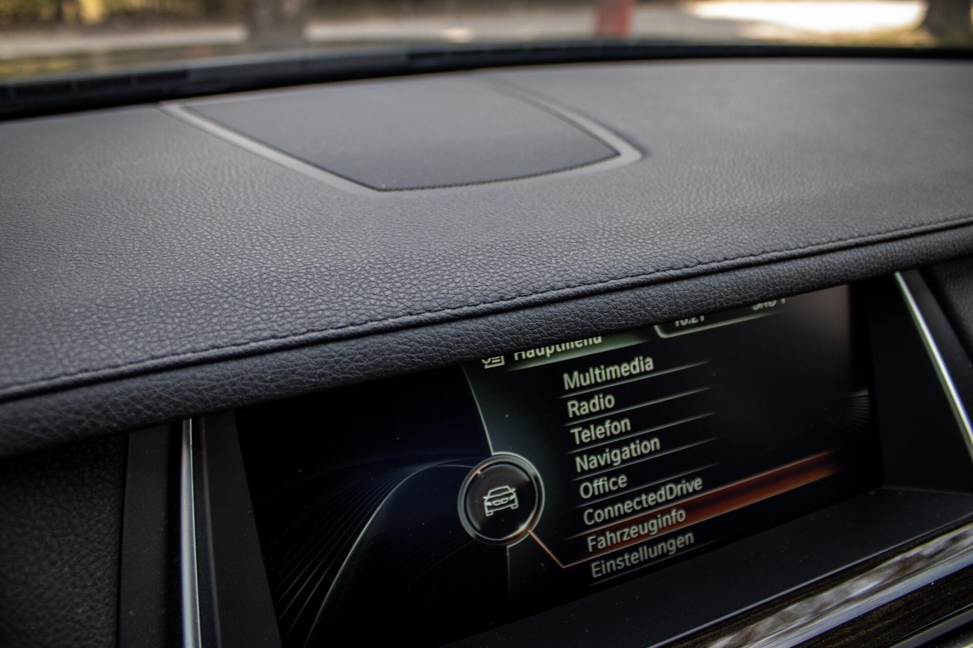2013 BMW 750d, černá sedan, 231 861 km
