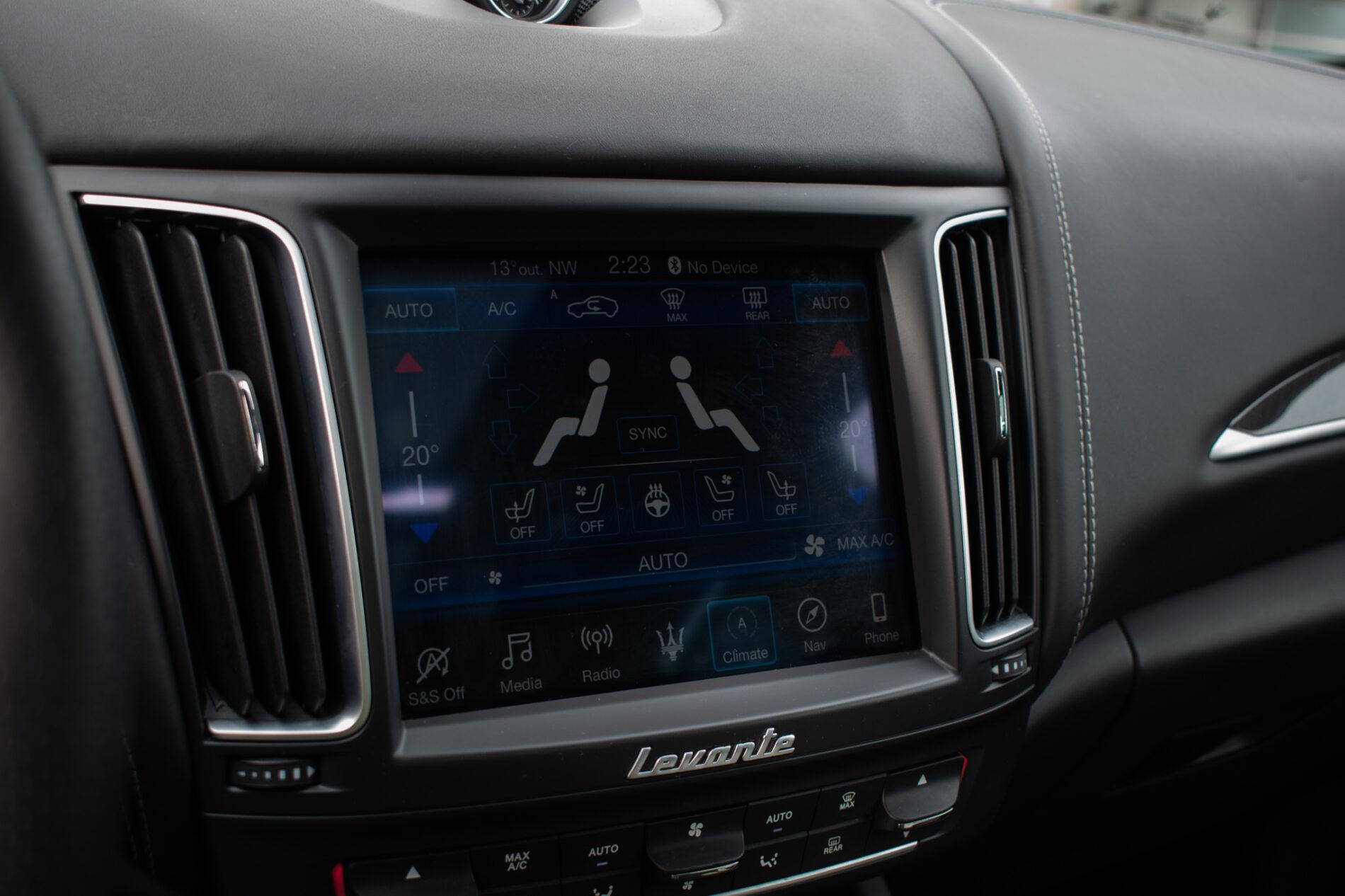 2019 Maserati Levante, bílá suv, 85 819 km