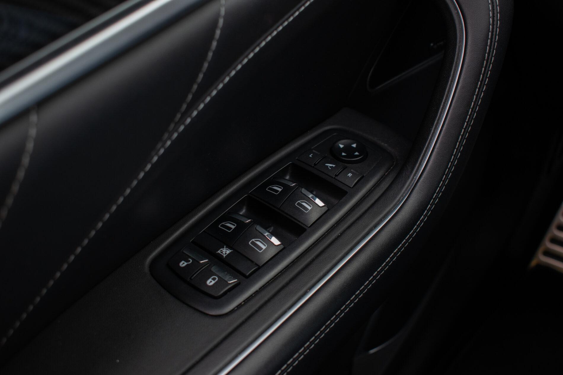 2019 Maserati Levante, bílá suv, 85 819 km