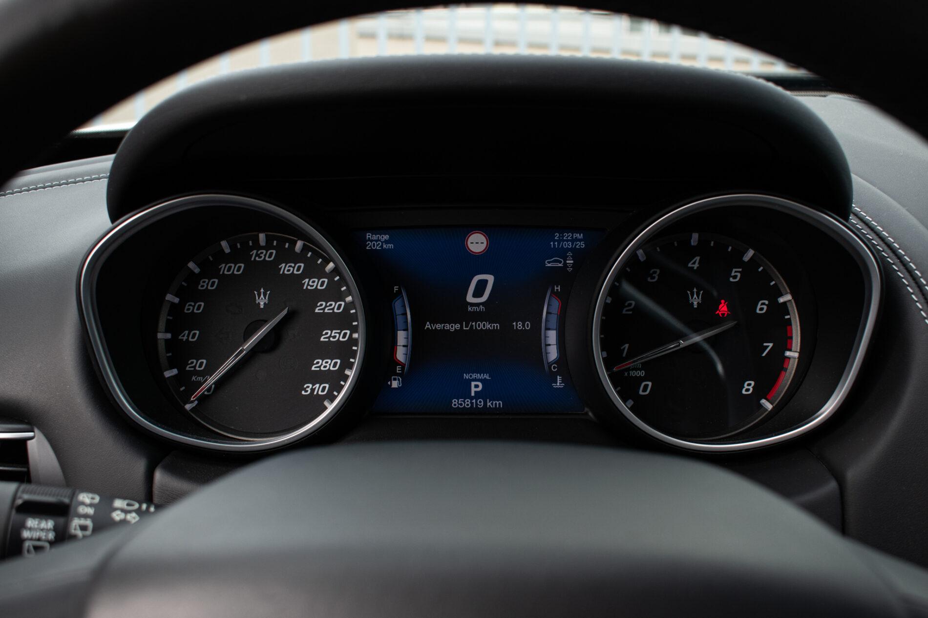 2019 Maserati Levante, bílá suv, 85 819 km