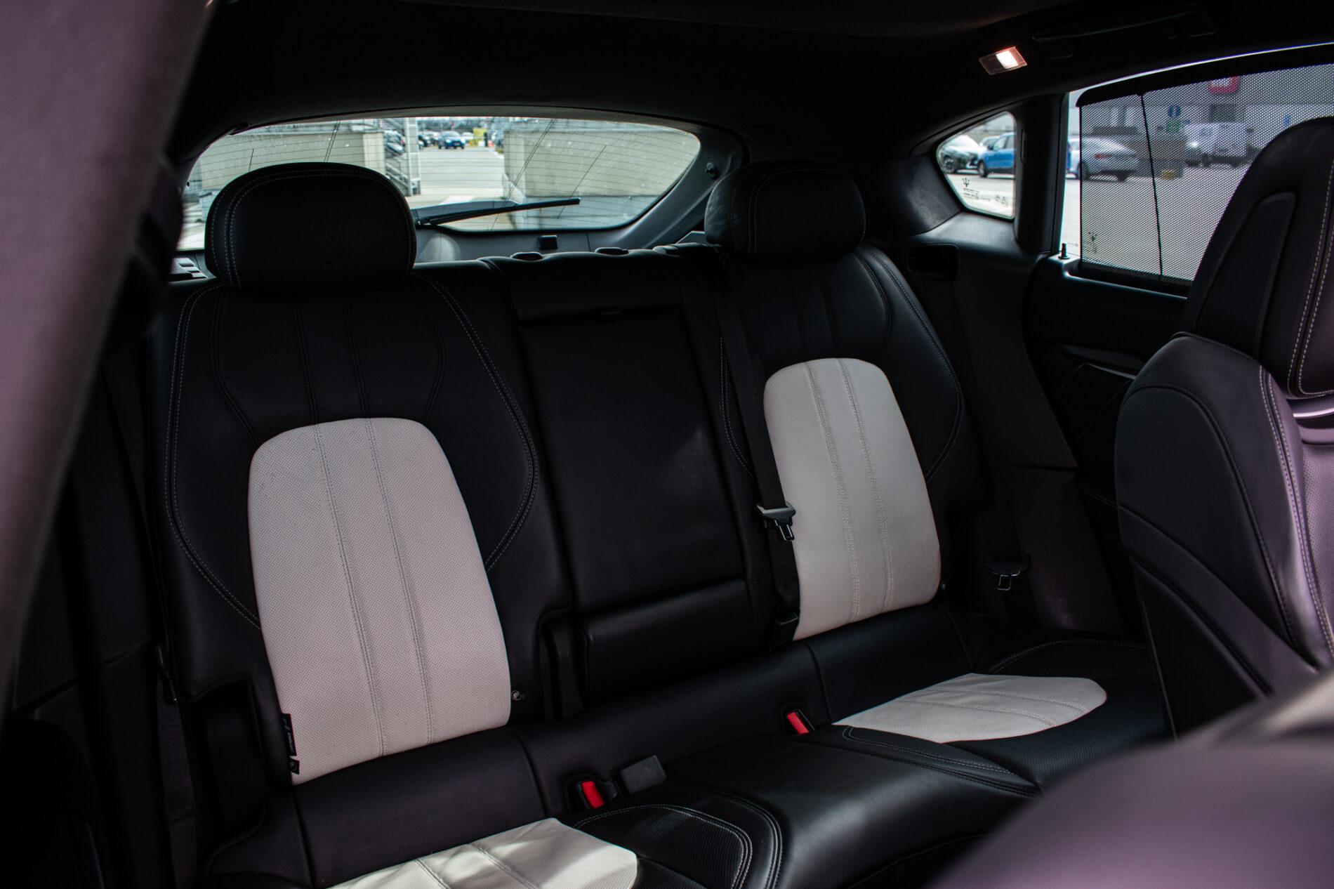 2019 Maserati Levante, bílá suv, 85 819 km