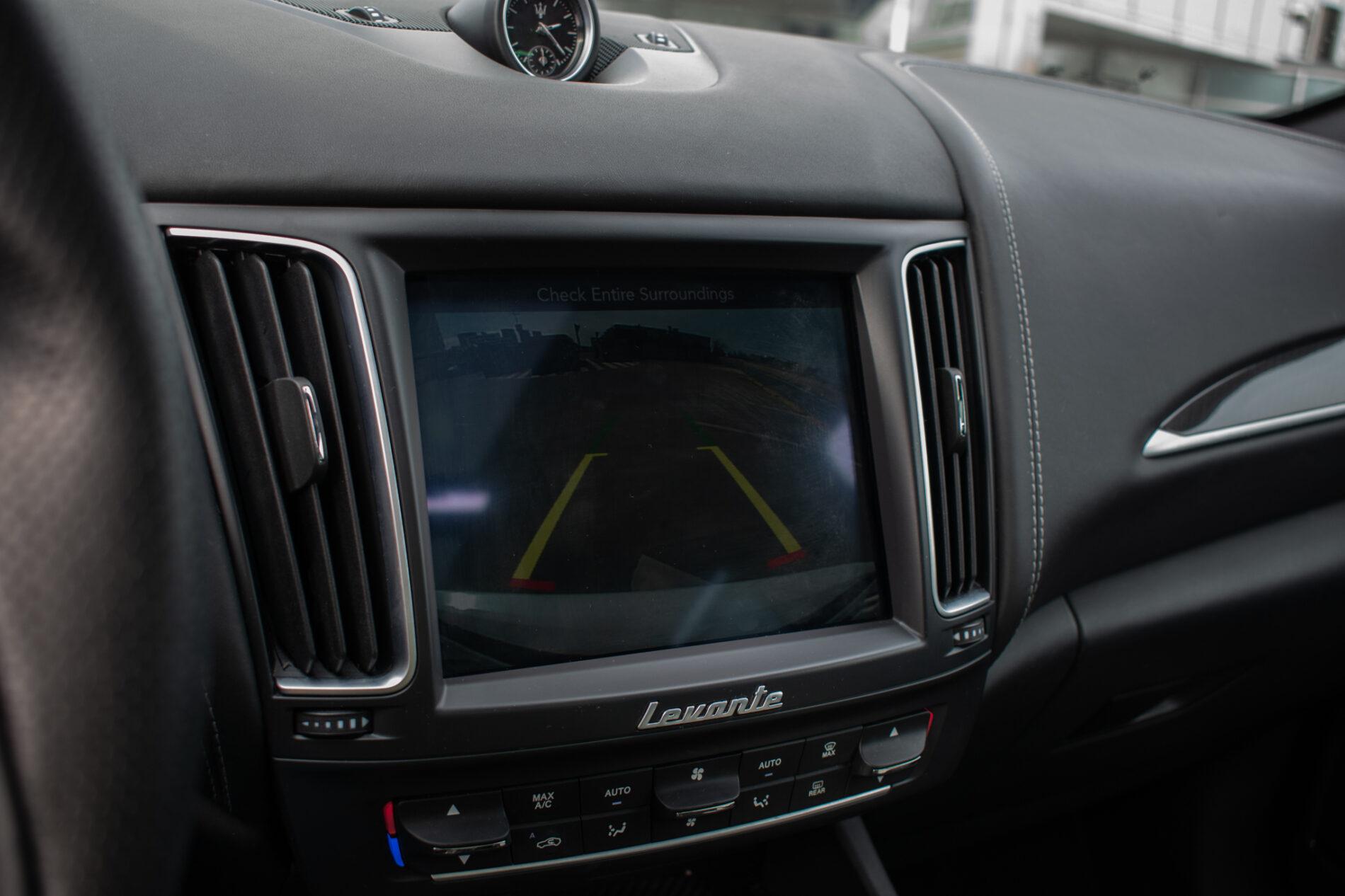 2019 Maserati Levante, bílá suv, 85 819 km