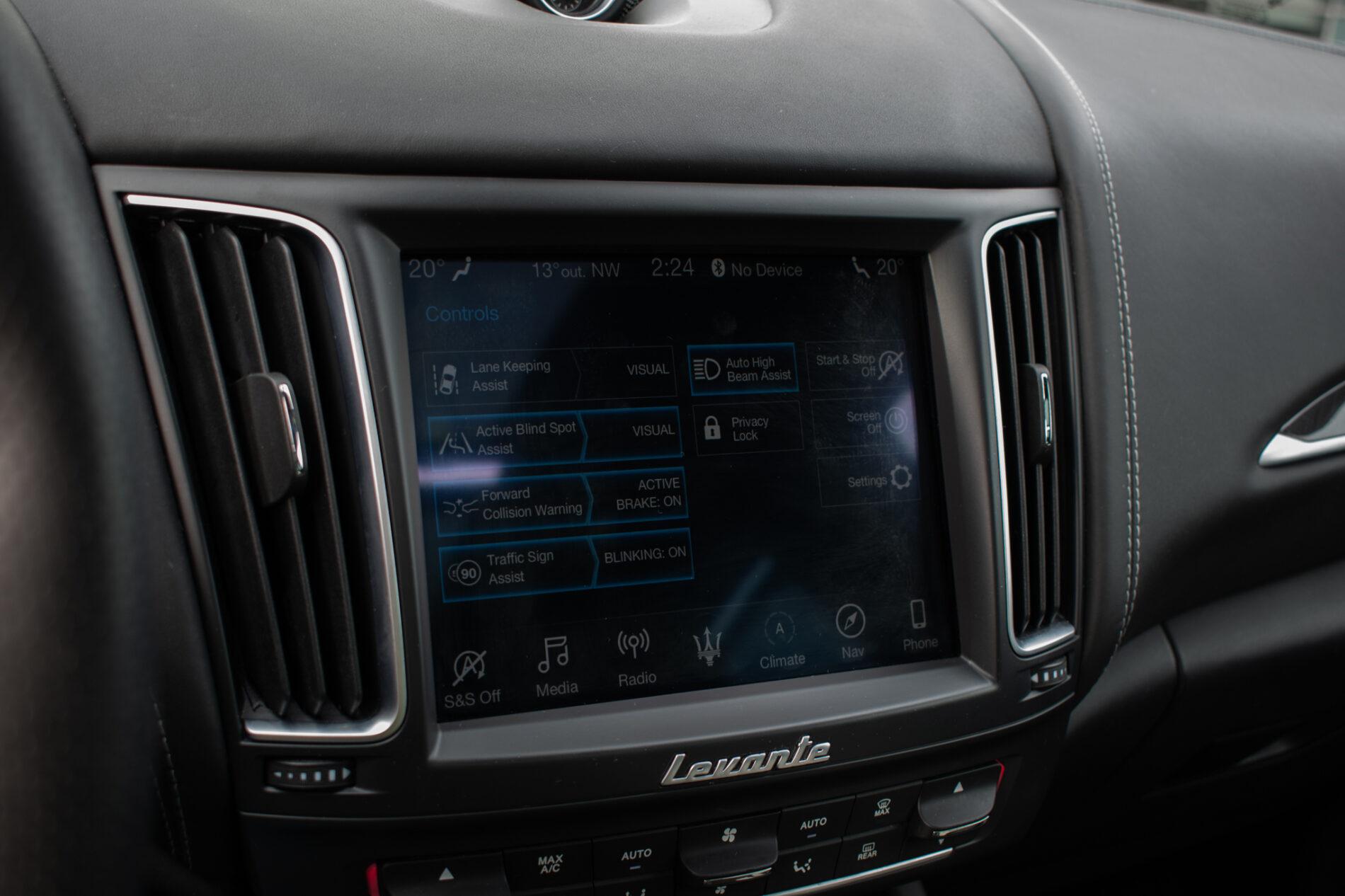 2019 Maserati Levante, bílá suv, 85 819 km