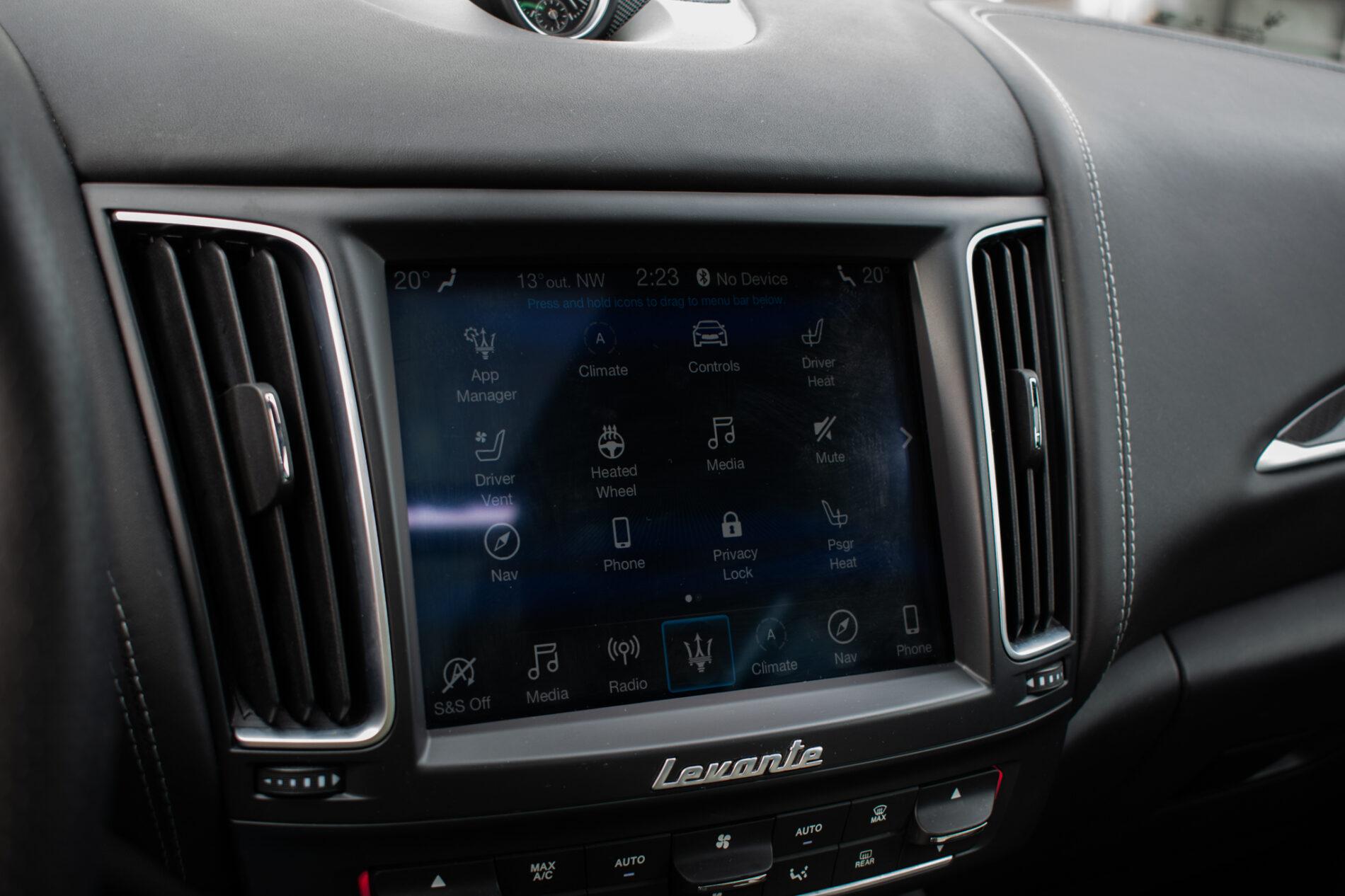 2019 Maserati Levante, bílá suv, 85 819 km