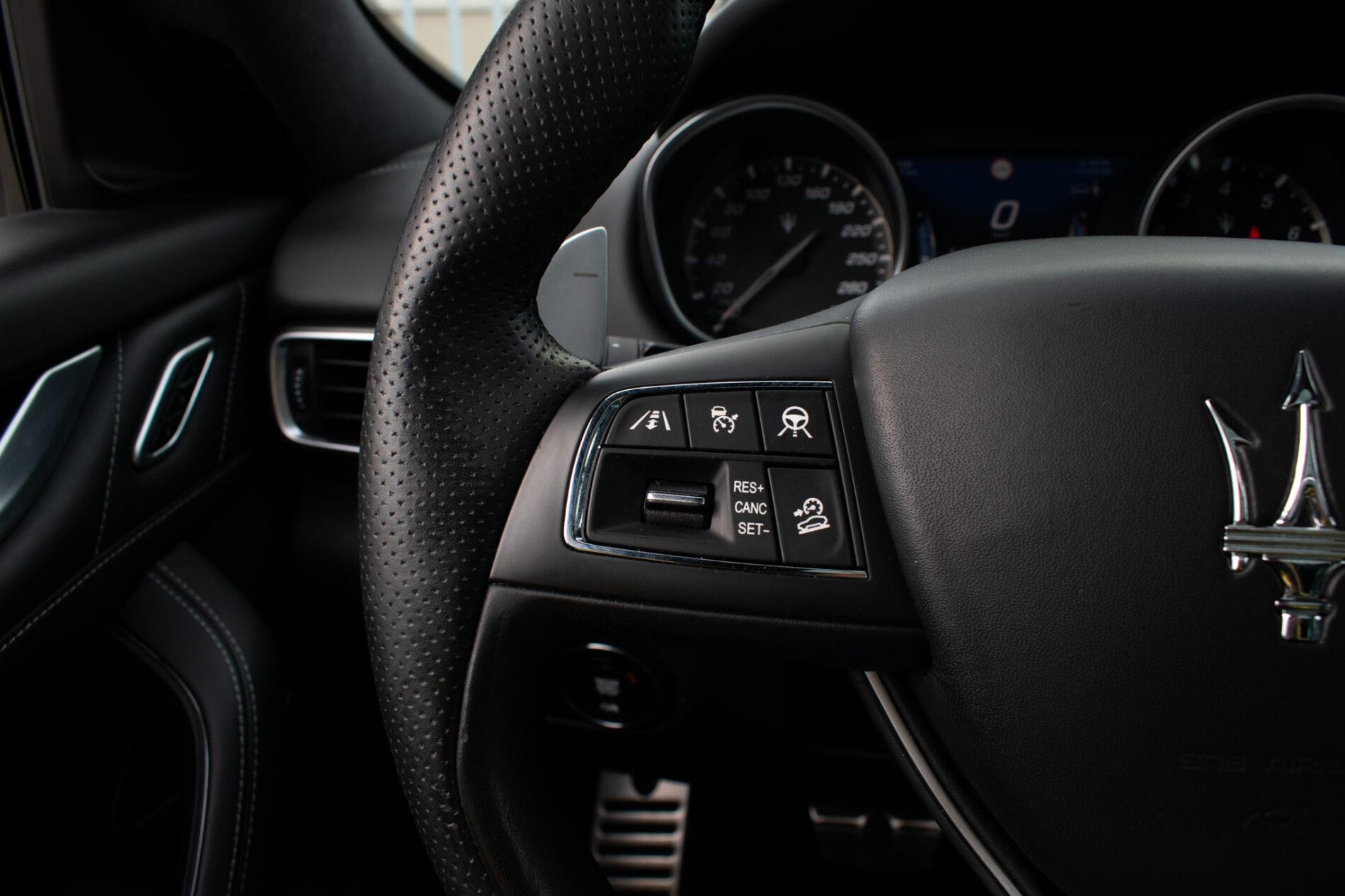 2019 Maserati Levante, bílá suv, 85 819 km