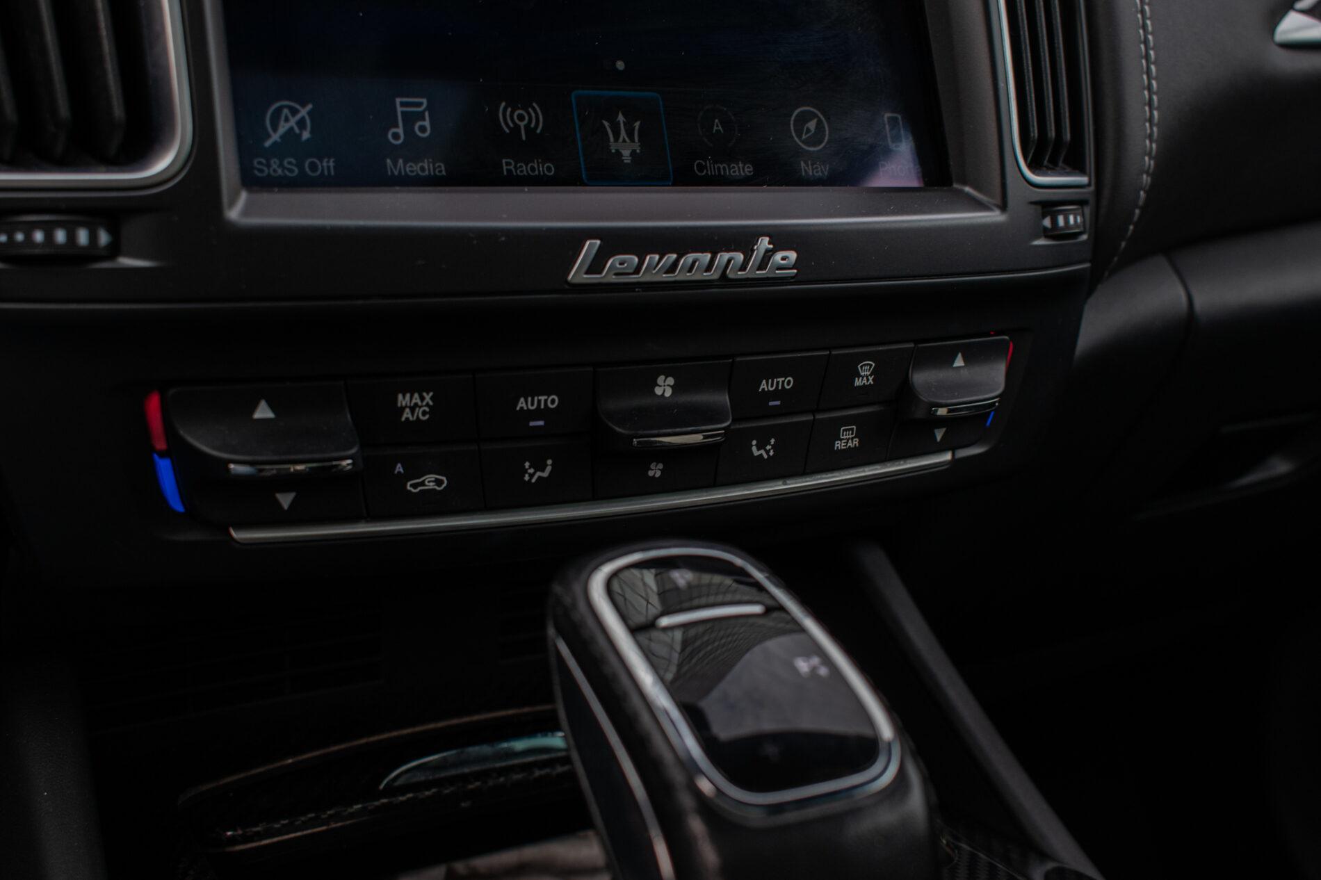 2019 Maserati Levante, bílá suv, 85 819 km