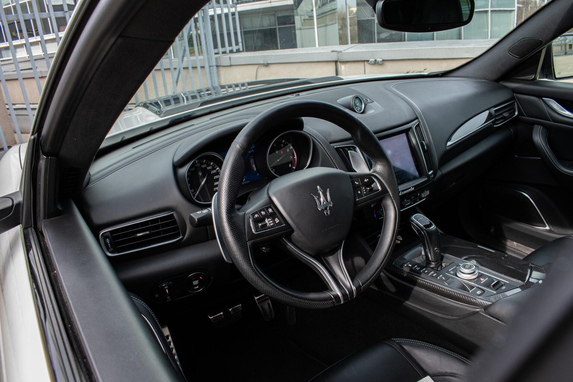 2019 Maserati Levante, bílá suv, 85 819 km