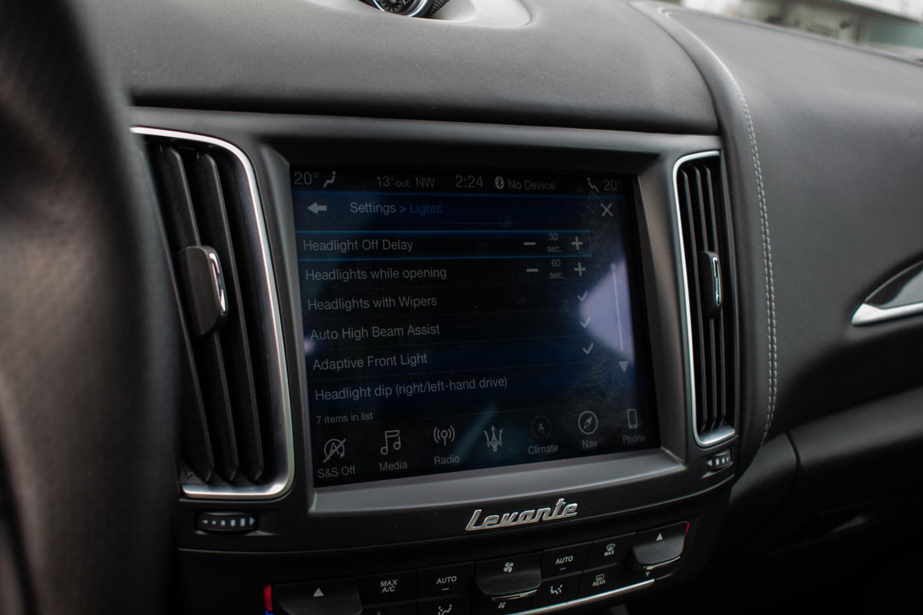 2019 Maserati Levante, bílá suv, 85 819 km