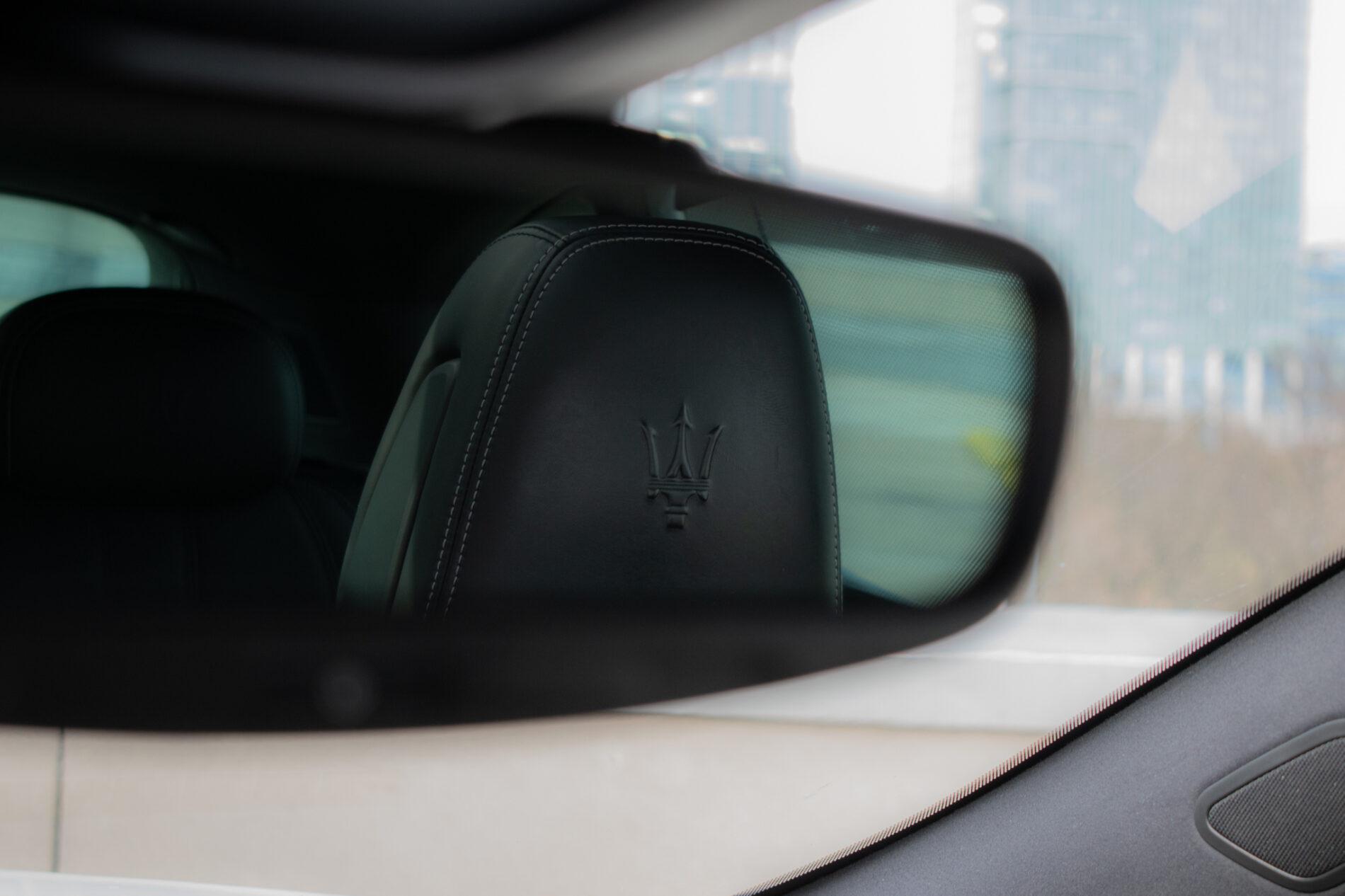 2019 Maserati Levante, bílá suv, 85 819 km