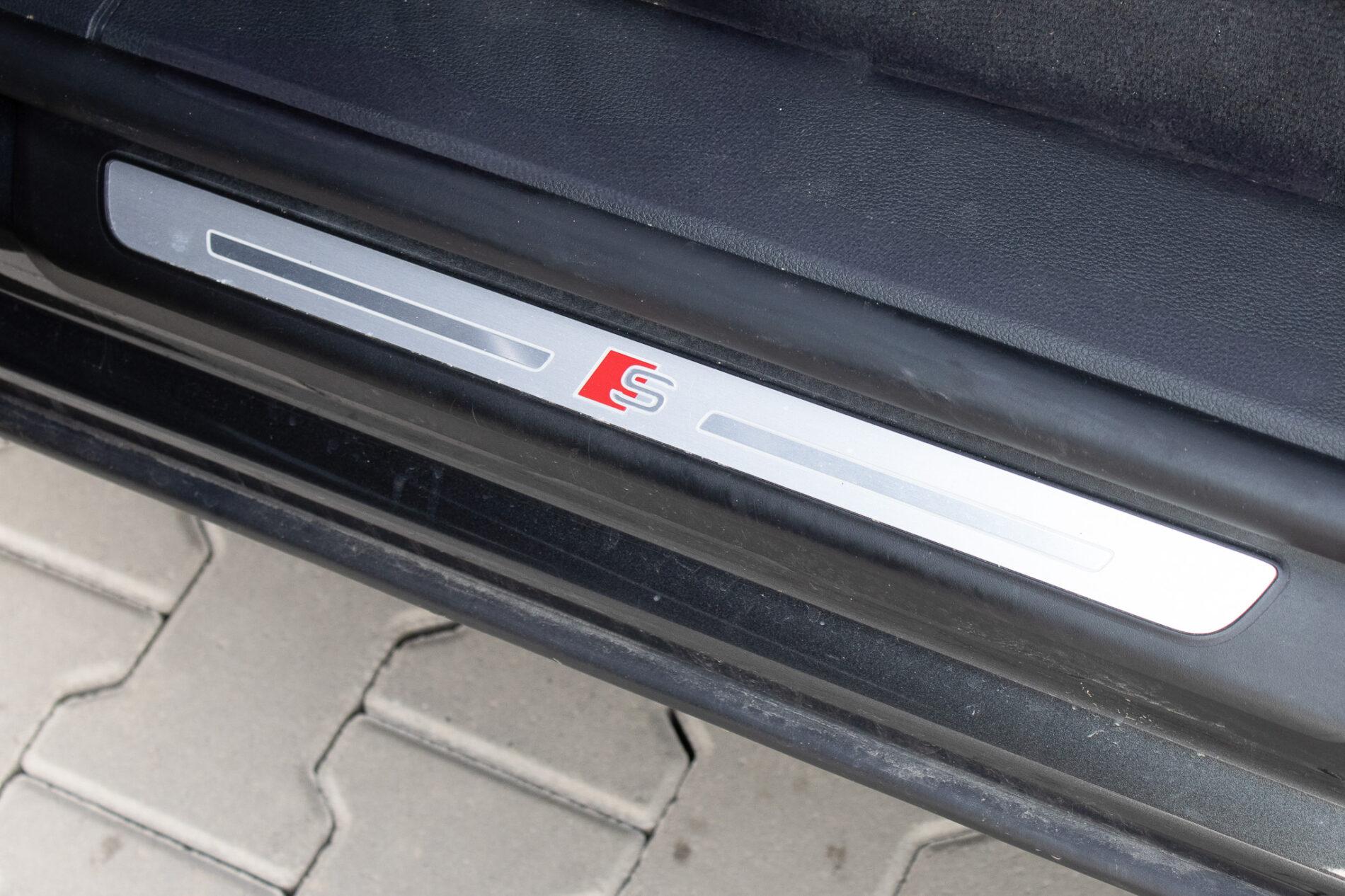 2021 AUDI SQ8, šedá suv, 122 000 km