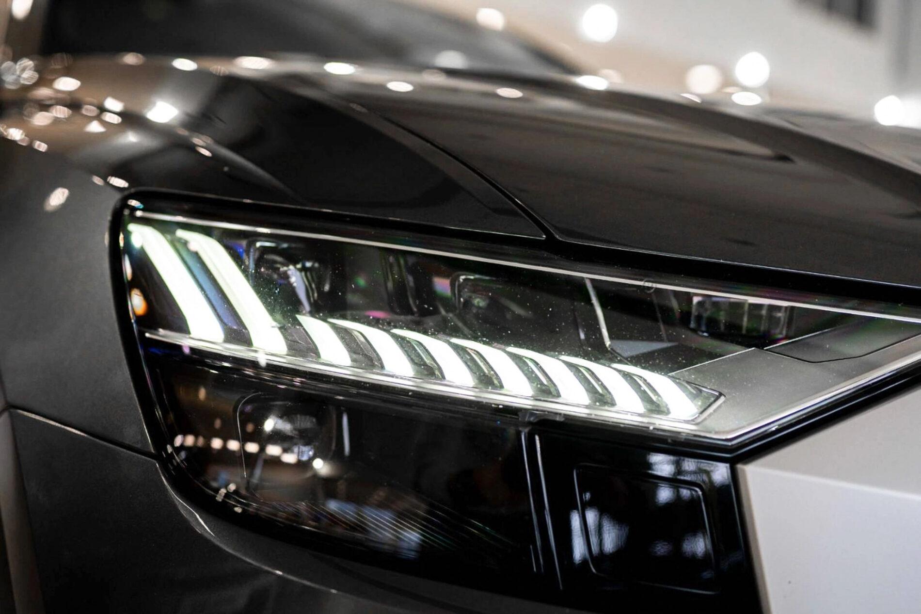 2021 AUDI SQ8, šedá suv, 122 000 km