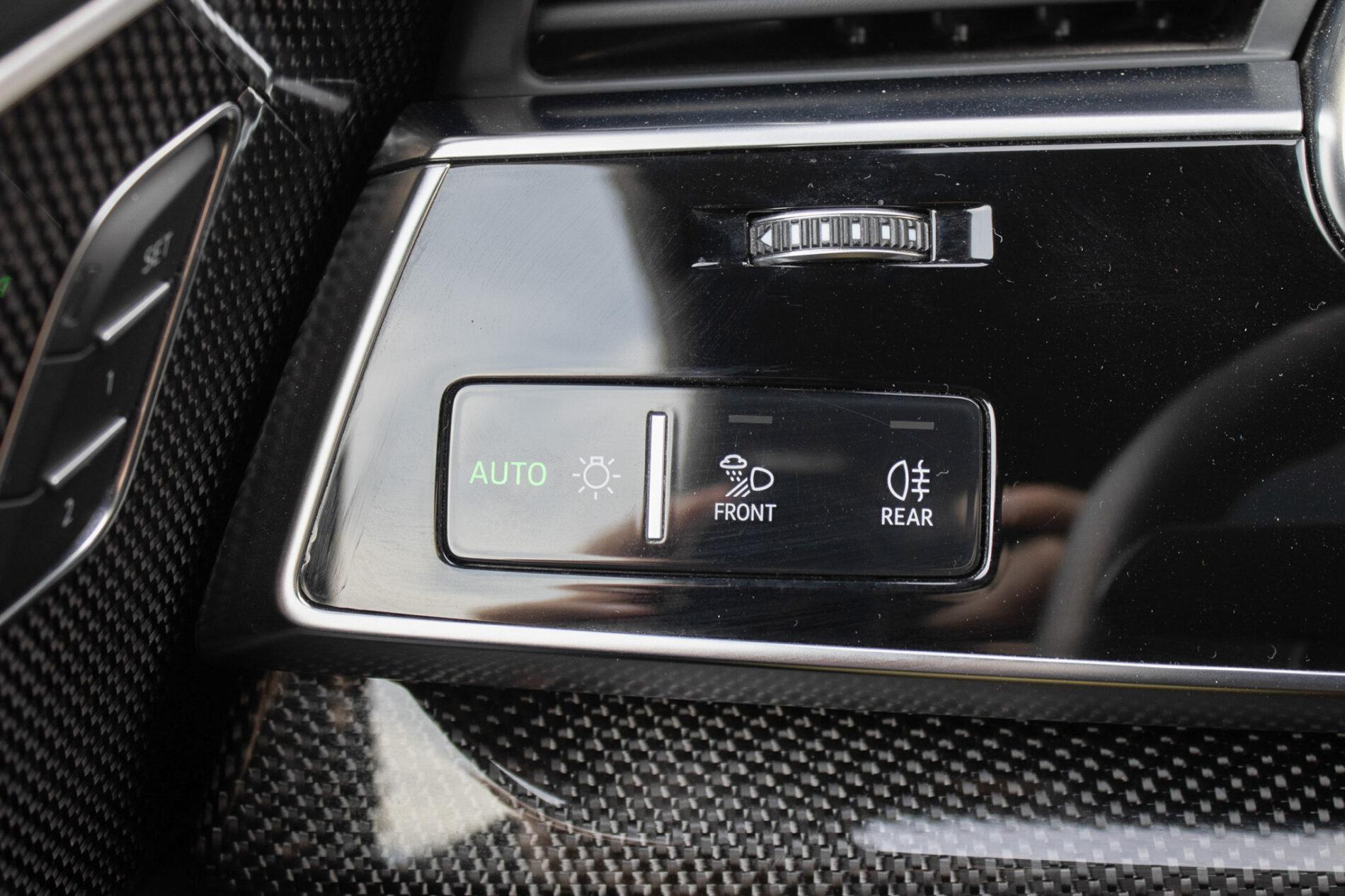 2021 AUDI SQ8, šedá suv, 122 000 km