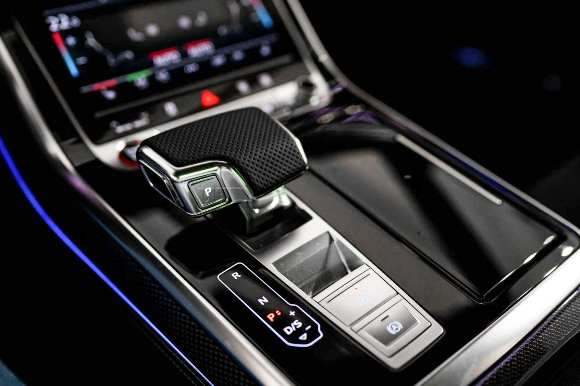 2021 AUDI SQ8, šedá suv, 122 000 km