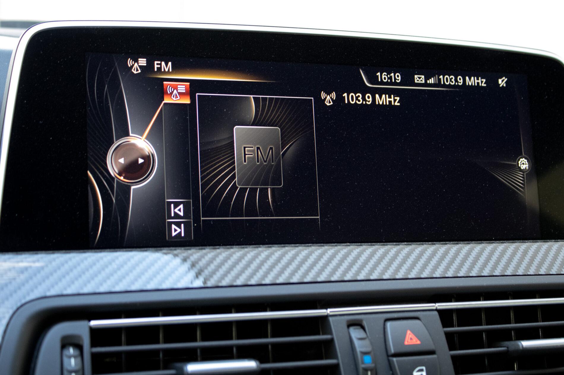 2017 BMW M6, šedá sedan, 30 396 km