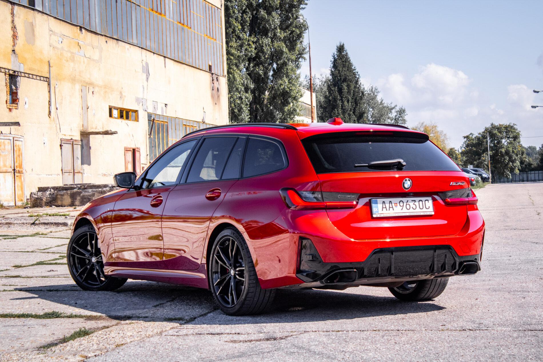 2023 BMW M340i, červená kombi, 36 400 km