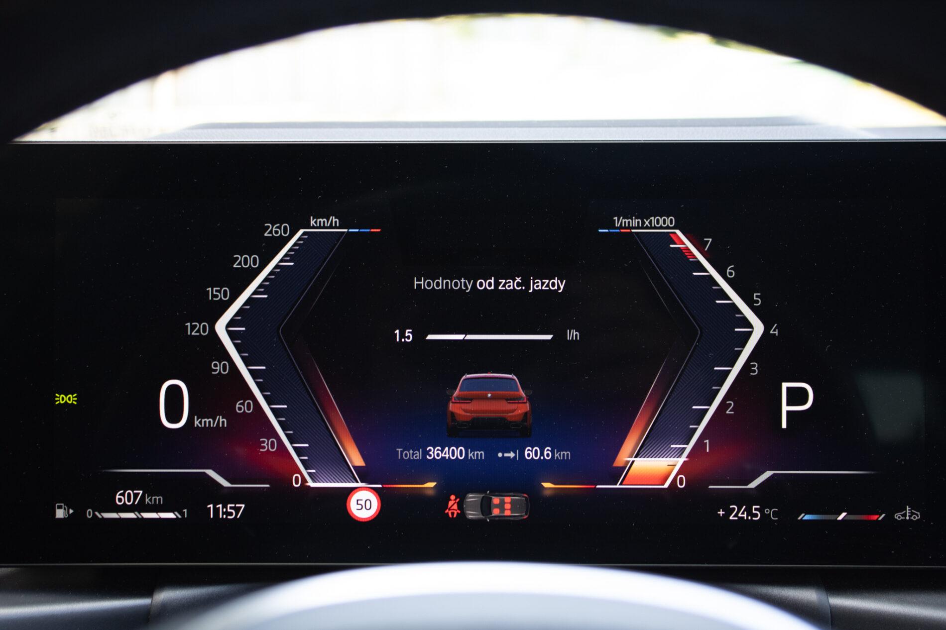 2023 BMW M340i, červená kombi, 36 400 km
