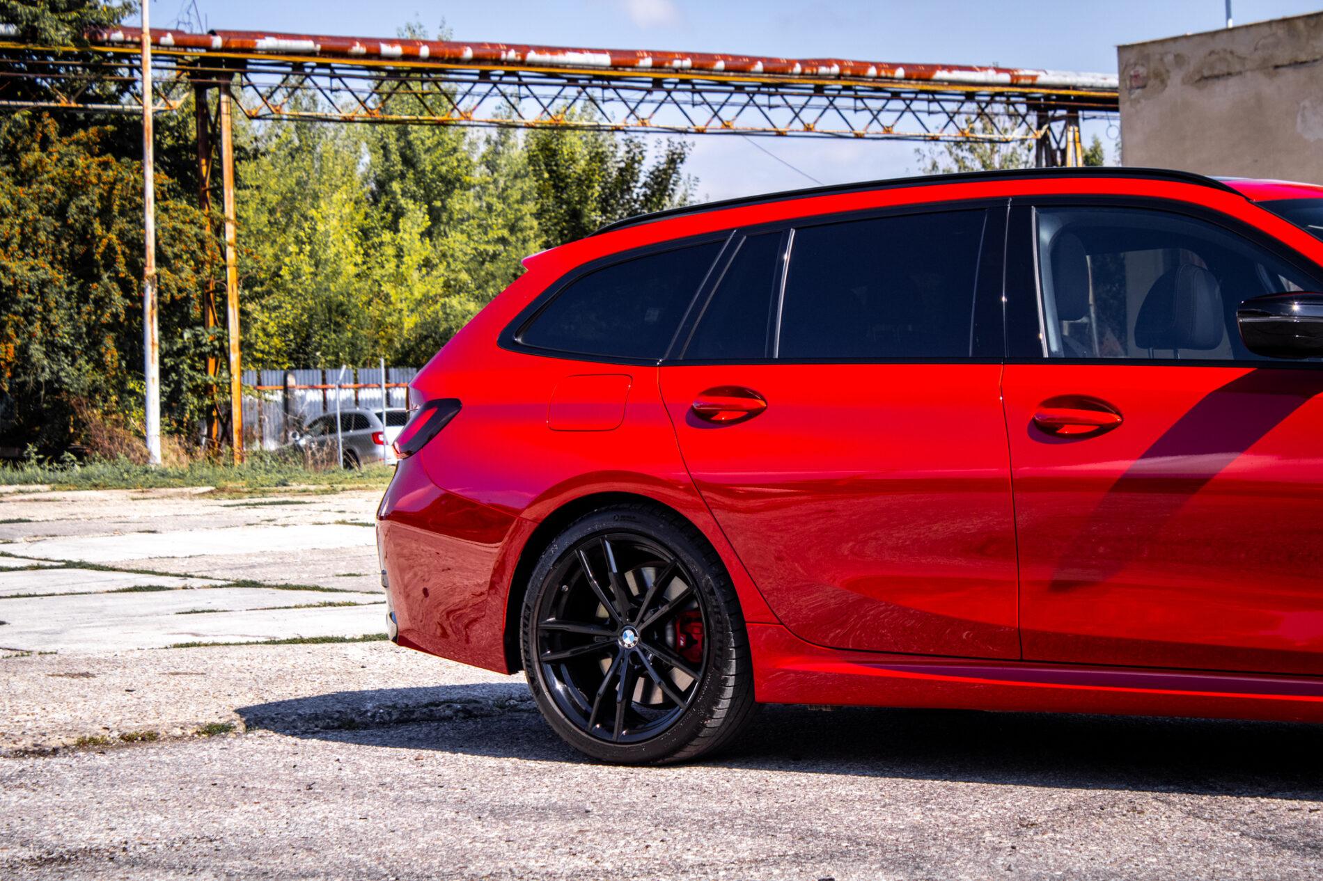 2023 BMW M340i, červená kombi, 36 400 km