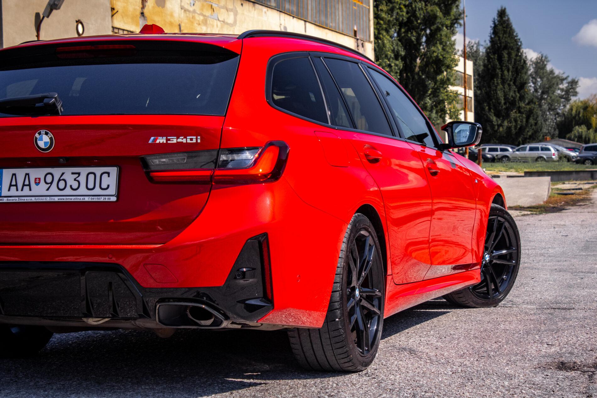 2023 BMW M340i, červená kombi, 36 400 km