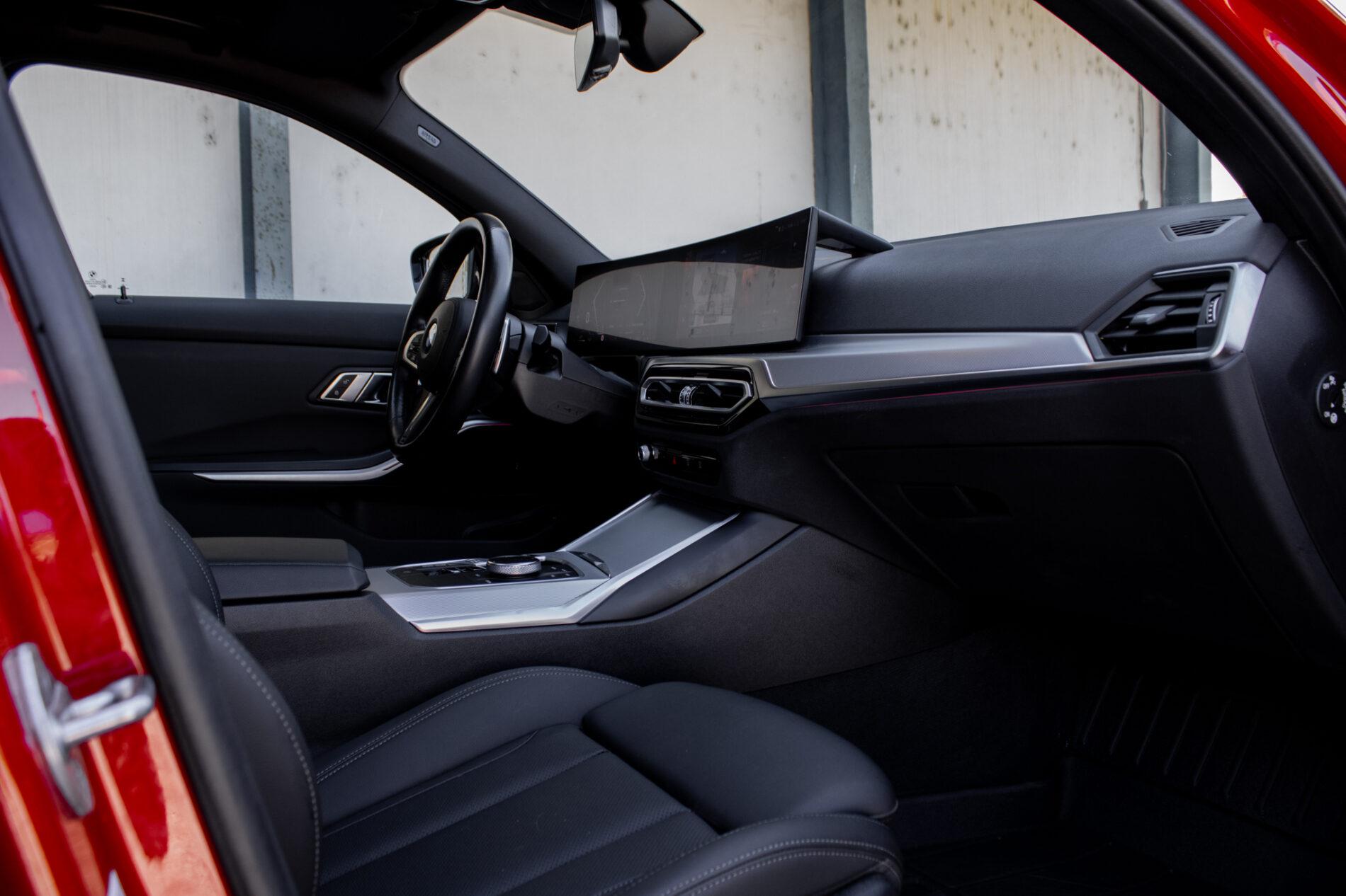 2023 BMW M340i, červená kombi, 36 400 km