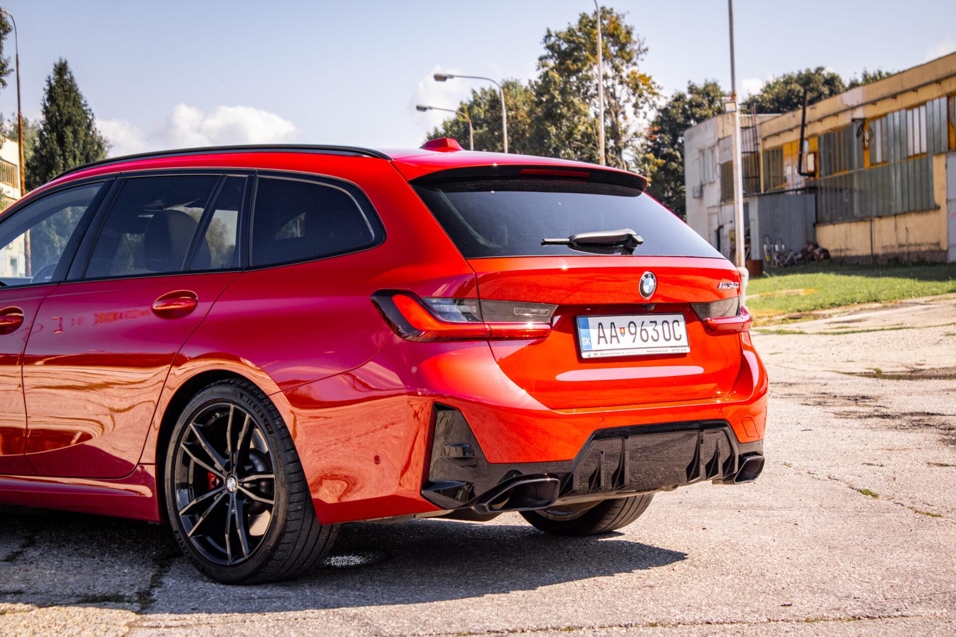 2023 BMW M340i, červená kombi, 36 400 km