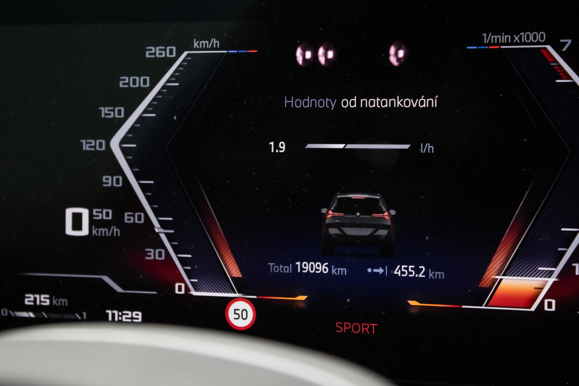 2025 BMW X3 M50, šedá suv, 19 096 km