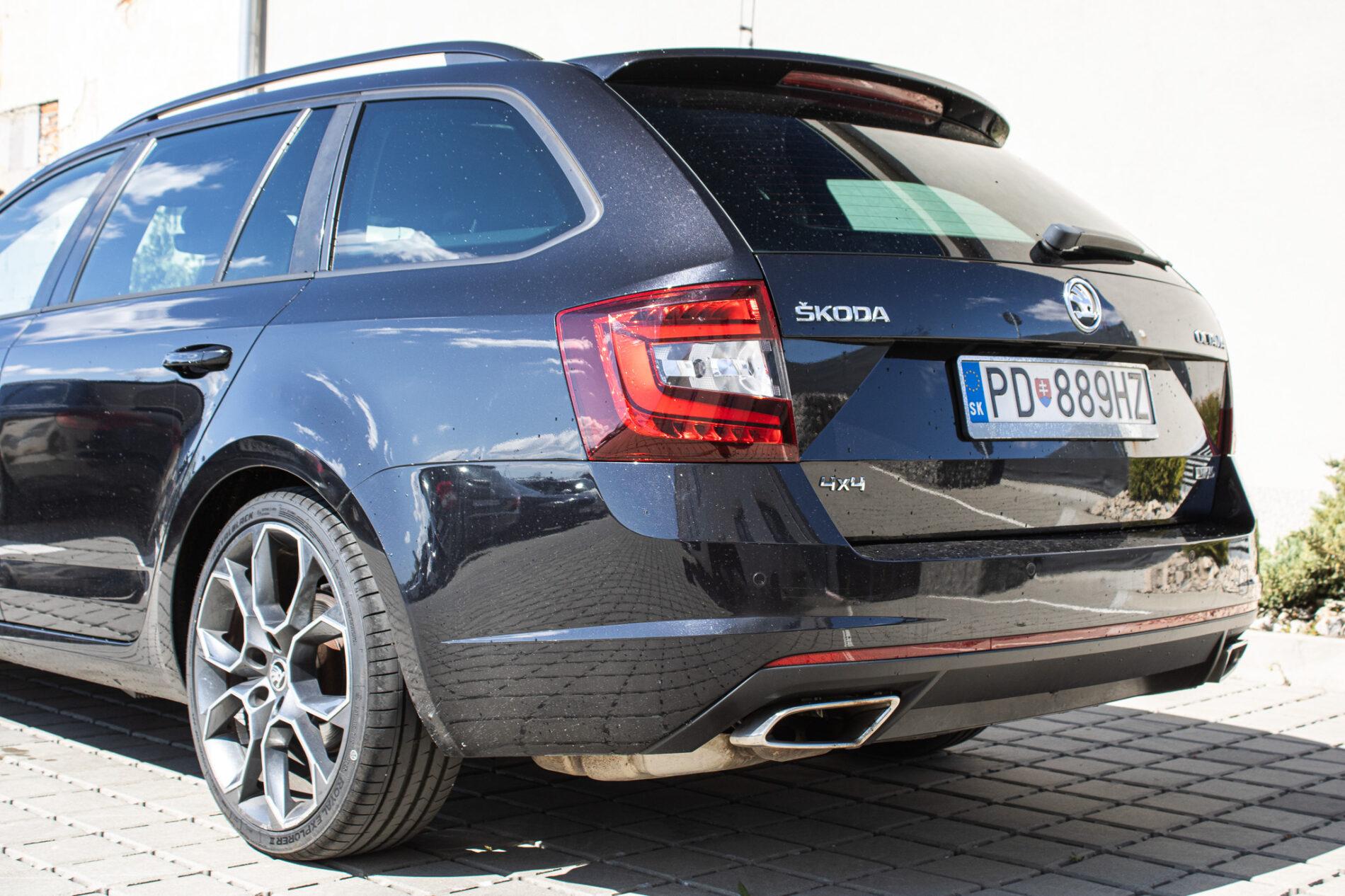 2017 Skoda Octavia RS, černá kombi, 216 446 km