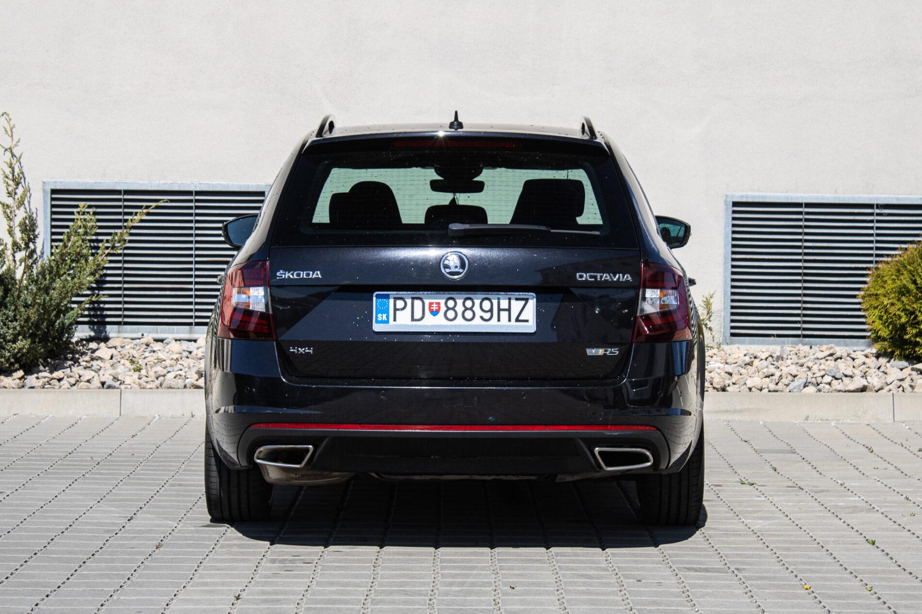 2017 Skoda Octavia RS, černá kombi, 216 446 km