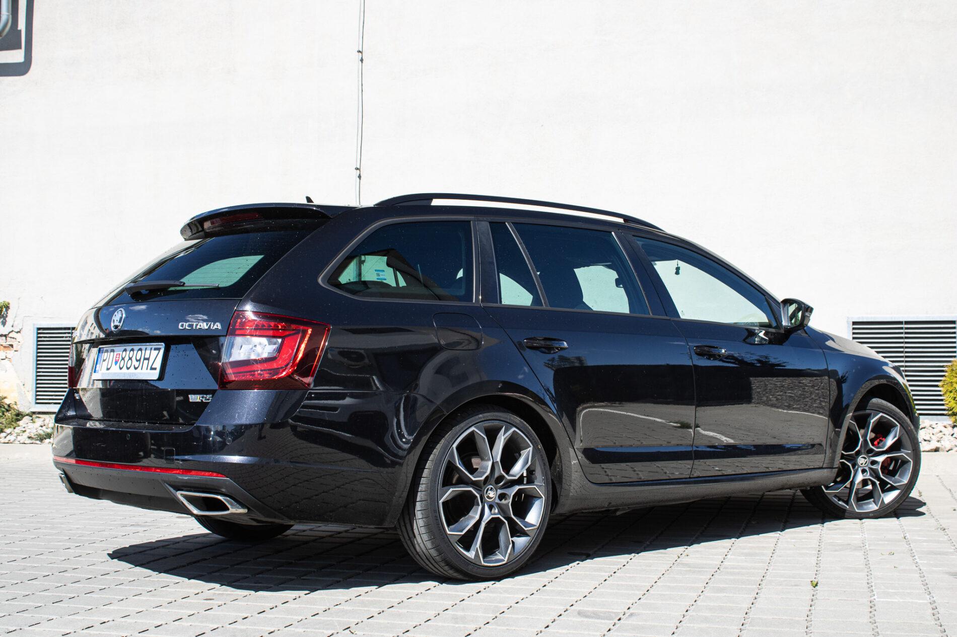 2017 Skoda Octavia RS, černá kombi, 216 446 km
