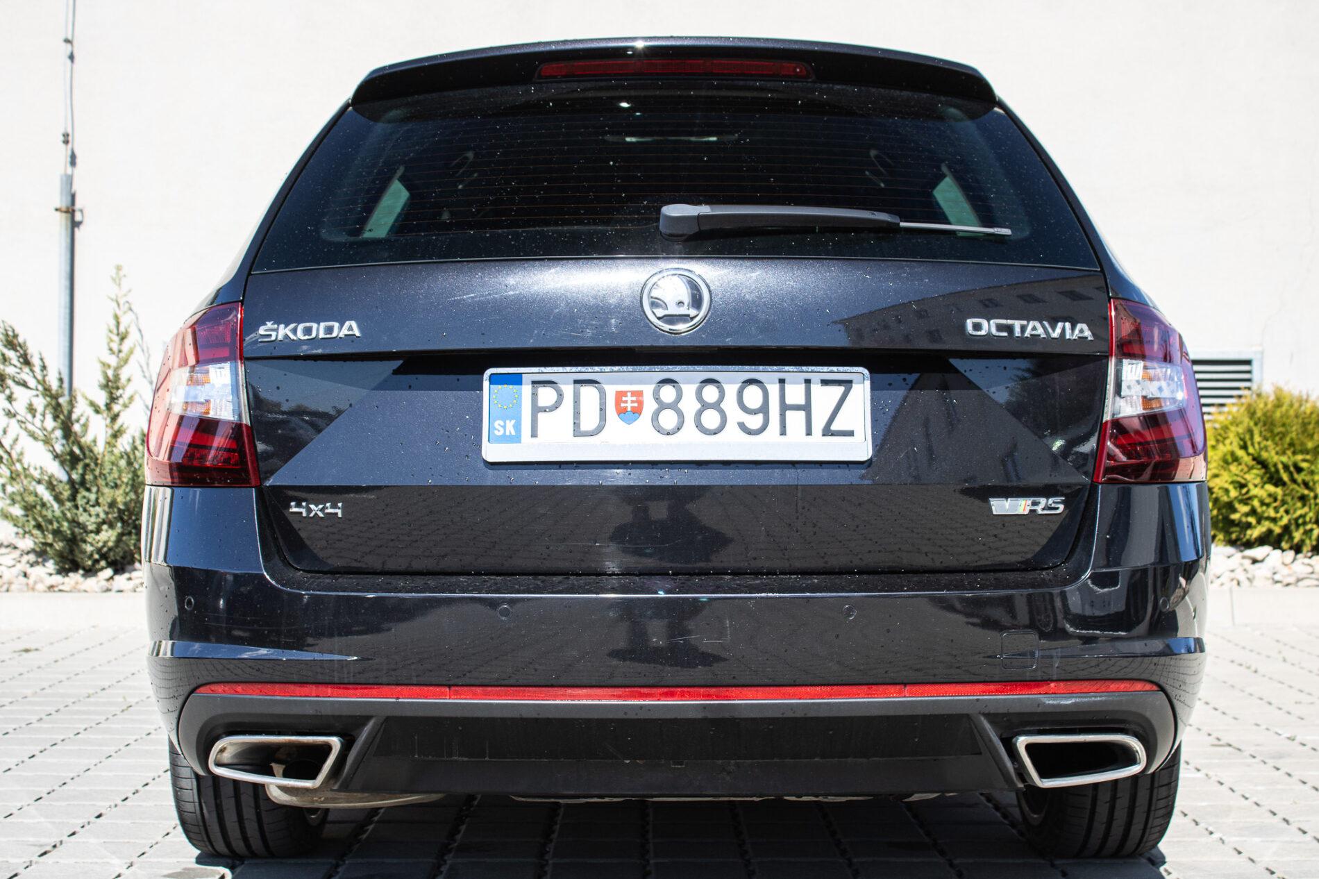 2017 Skoda Octavia RS, černá kombi, 216 446 km