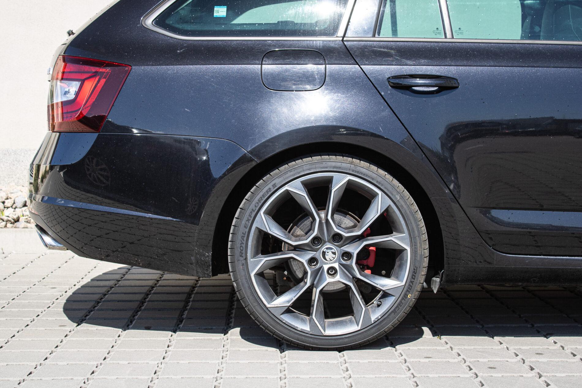 2017 Skoda Octavia RS, černá kombi, 216 446 km