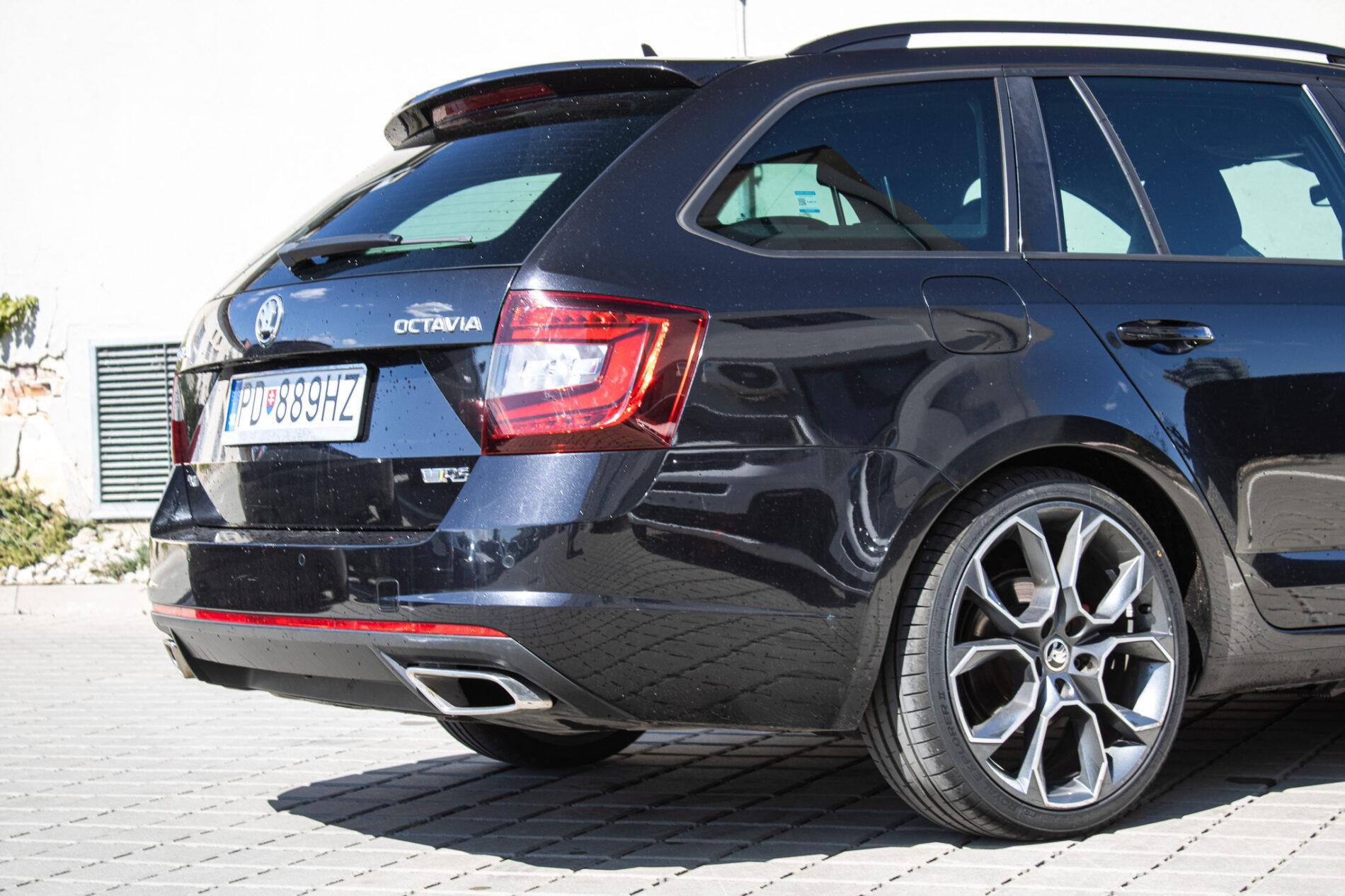2017 Skoda Octavia RS, černá kombi, 216 446 km