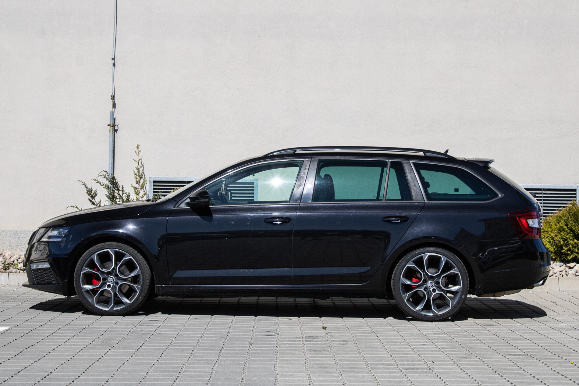 2017 Skoda Octavia RS, černá kombi, 216 446 km