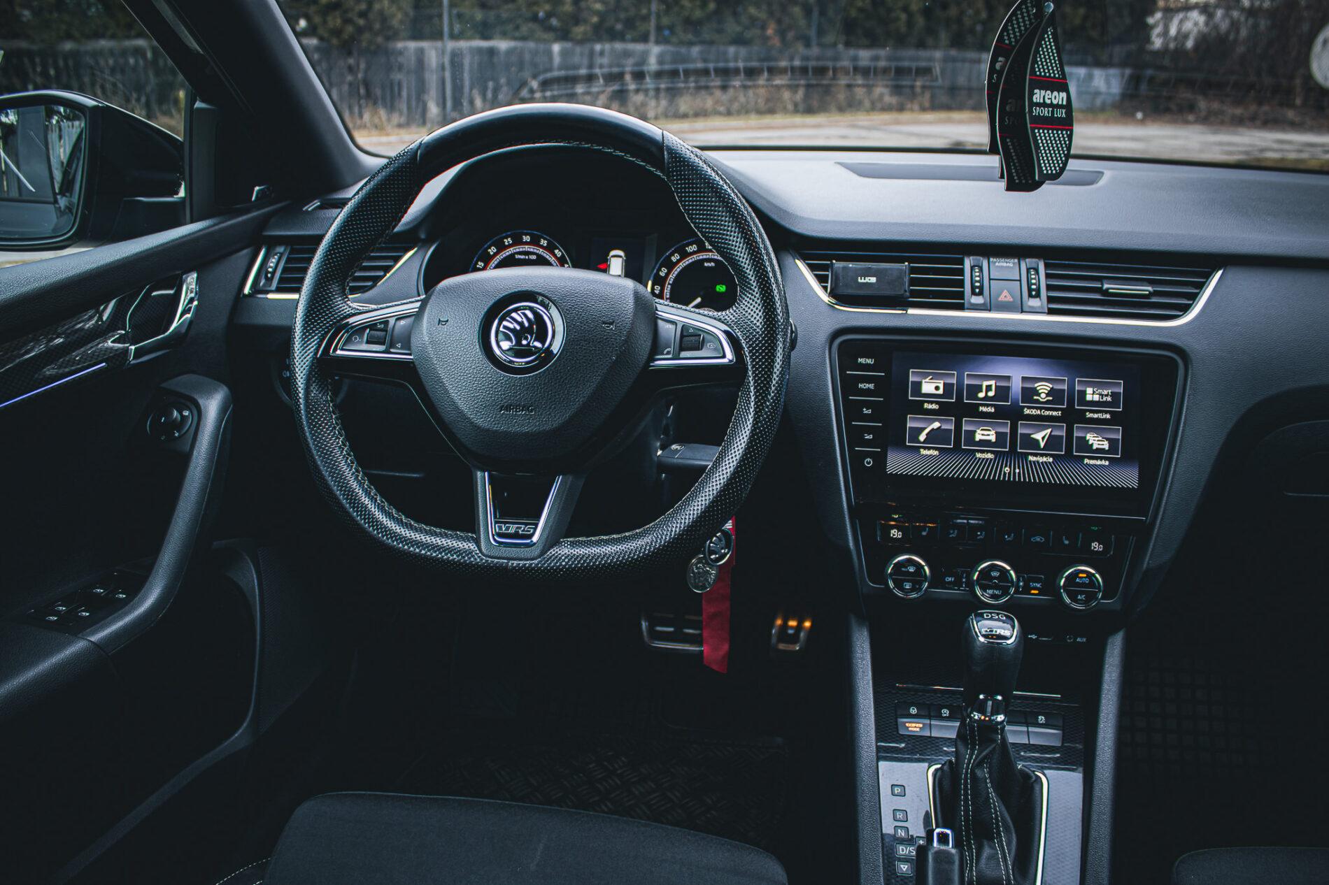 2017 Skoda Octavia RS, černá kombi, 216 446 km