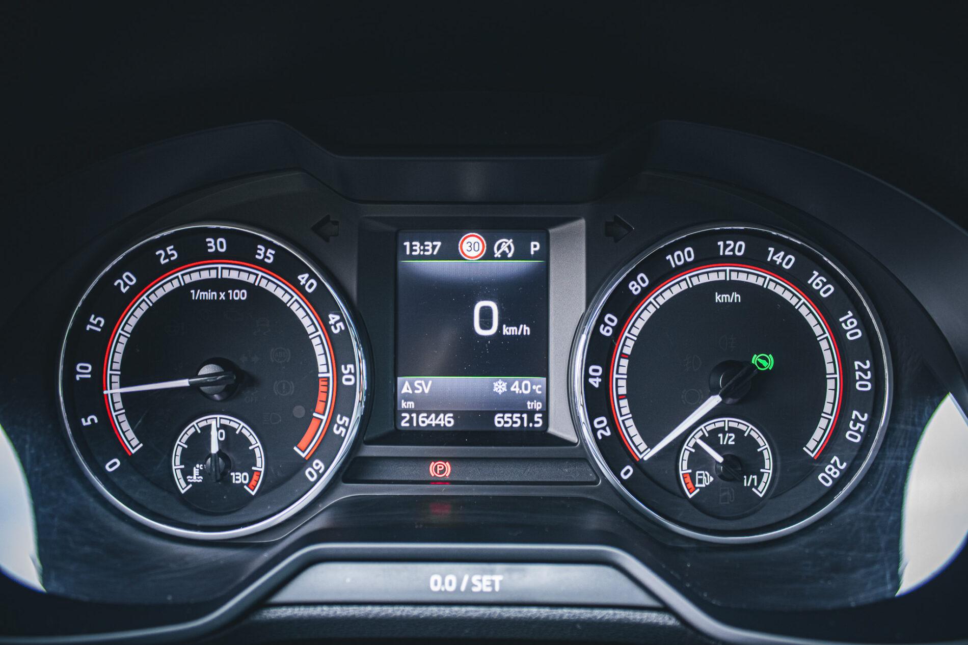 2017 Skoda Octavia RS, černá kombi, 216 446 km