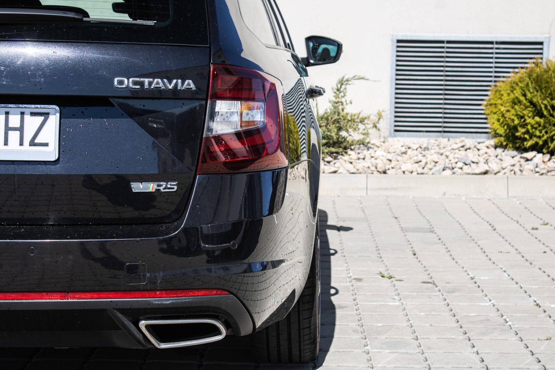 2017 Skoda Octavia RS, černá kombi, 216 446 km