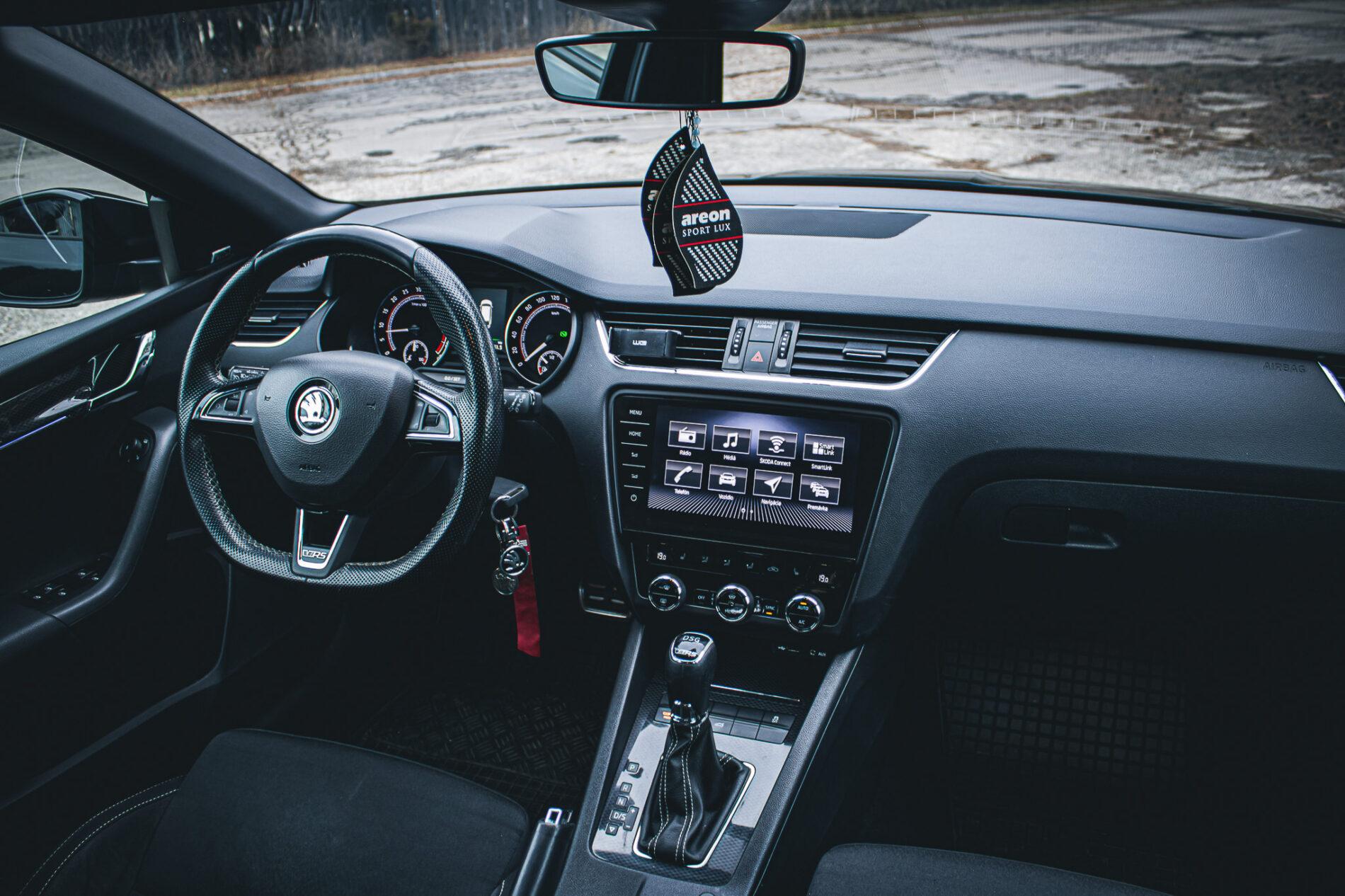 2017 Skoda Octavia RS, černá kombi, 216 446 km