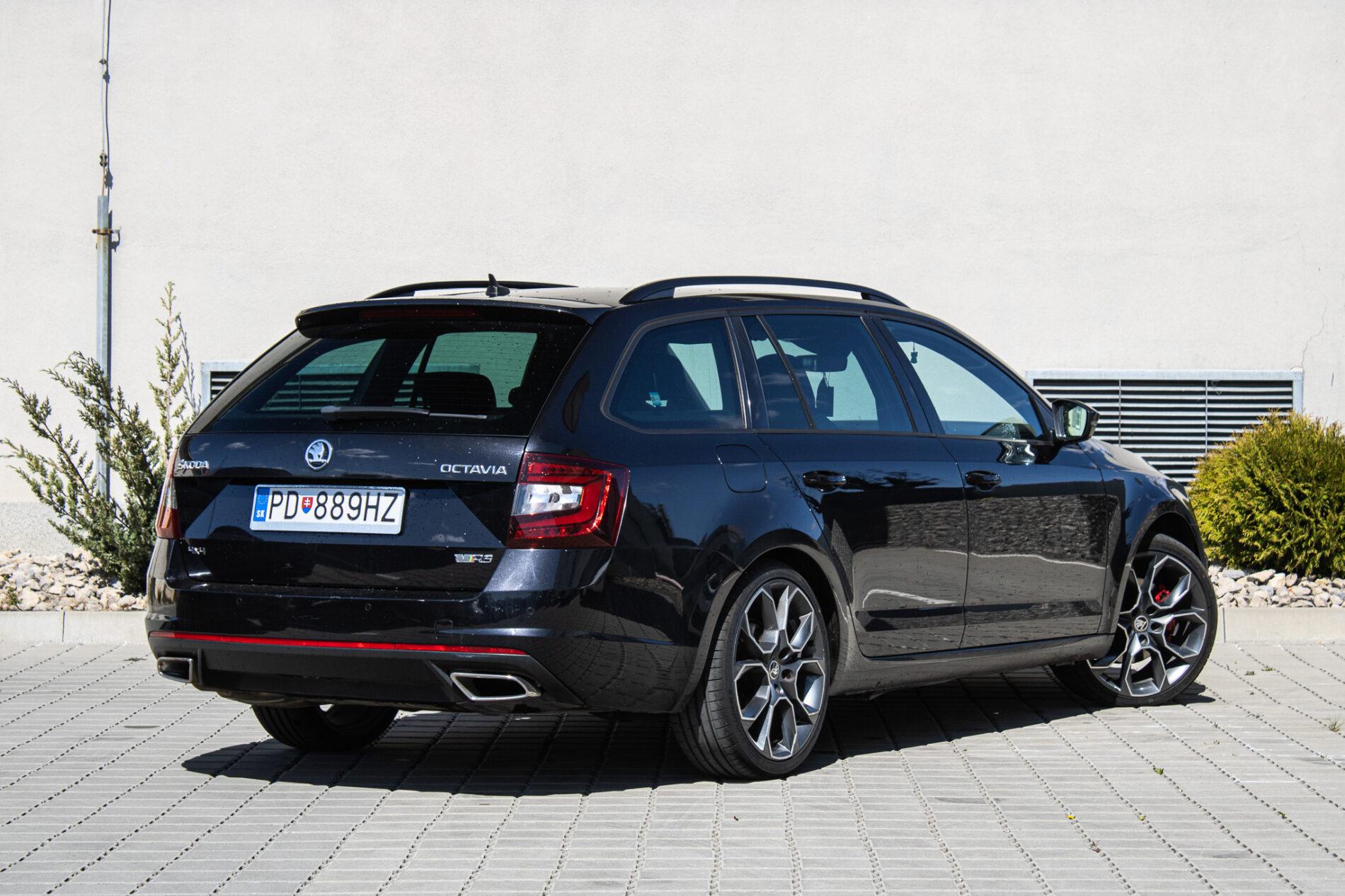 2017 Skoda Octavia RS, černá kombi, 216 446 km