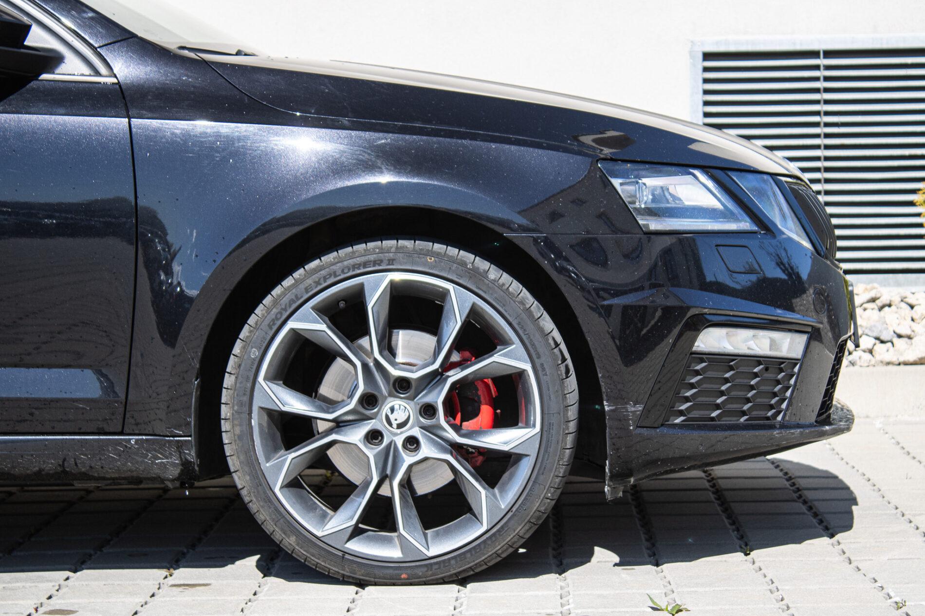 2017 Skoda Octavia RS, černá kombi, 216 446 km
