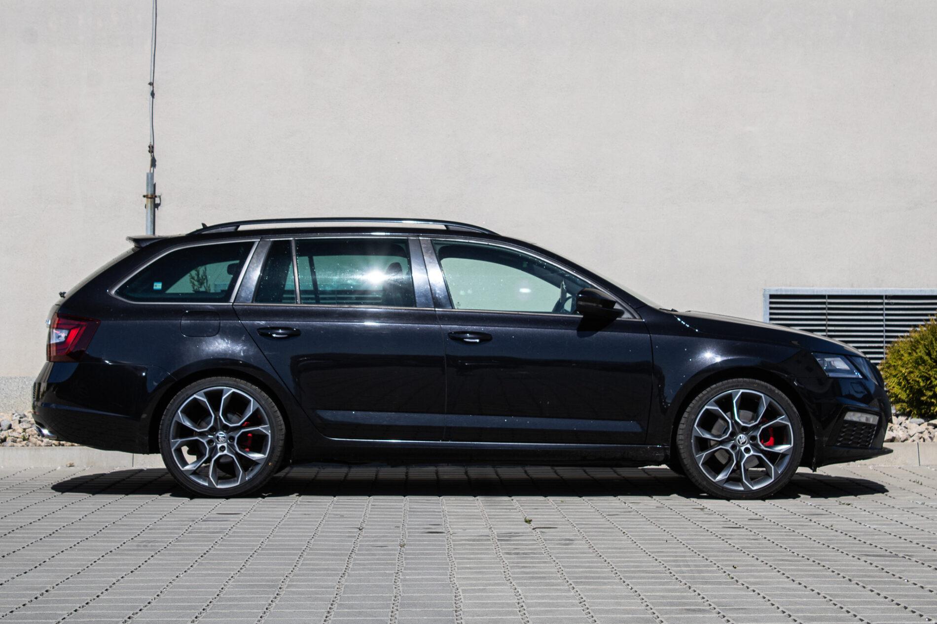 2017 Skoda Octavia RS, černá kombi, 216 446 km