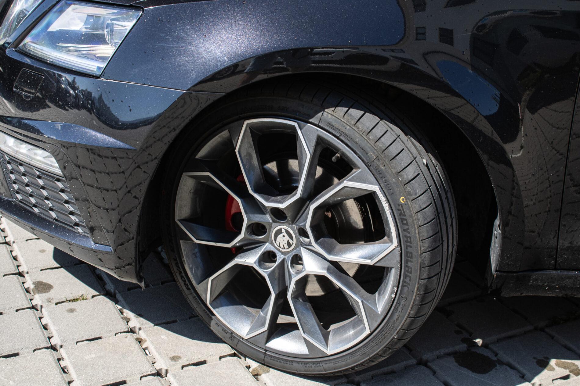 2017 Skoda Octavia RS, černá kombi, 216 446 km