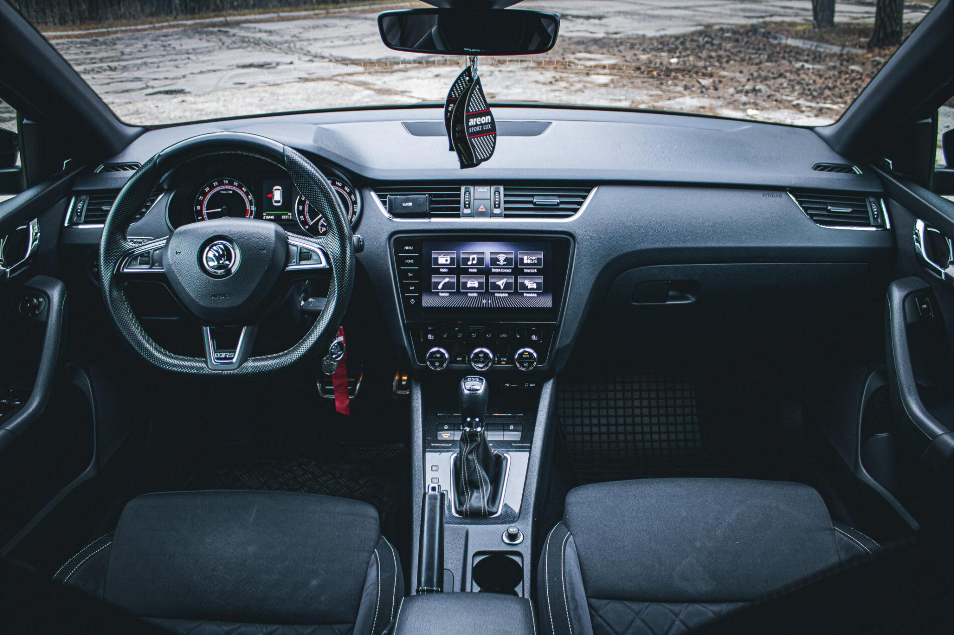 2017 Skoda Octavia RS, černá kombi, 216 446 km