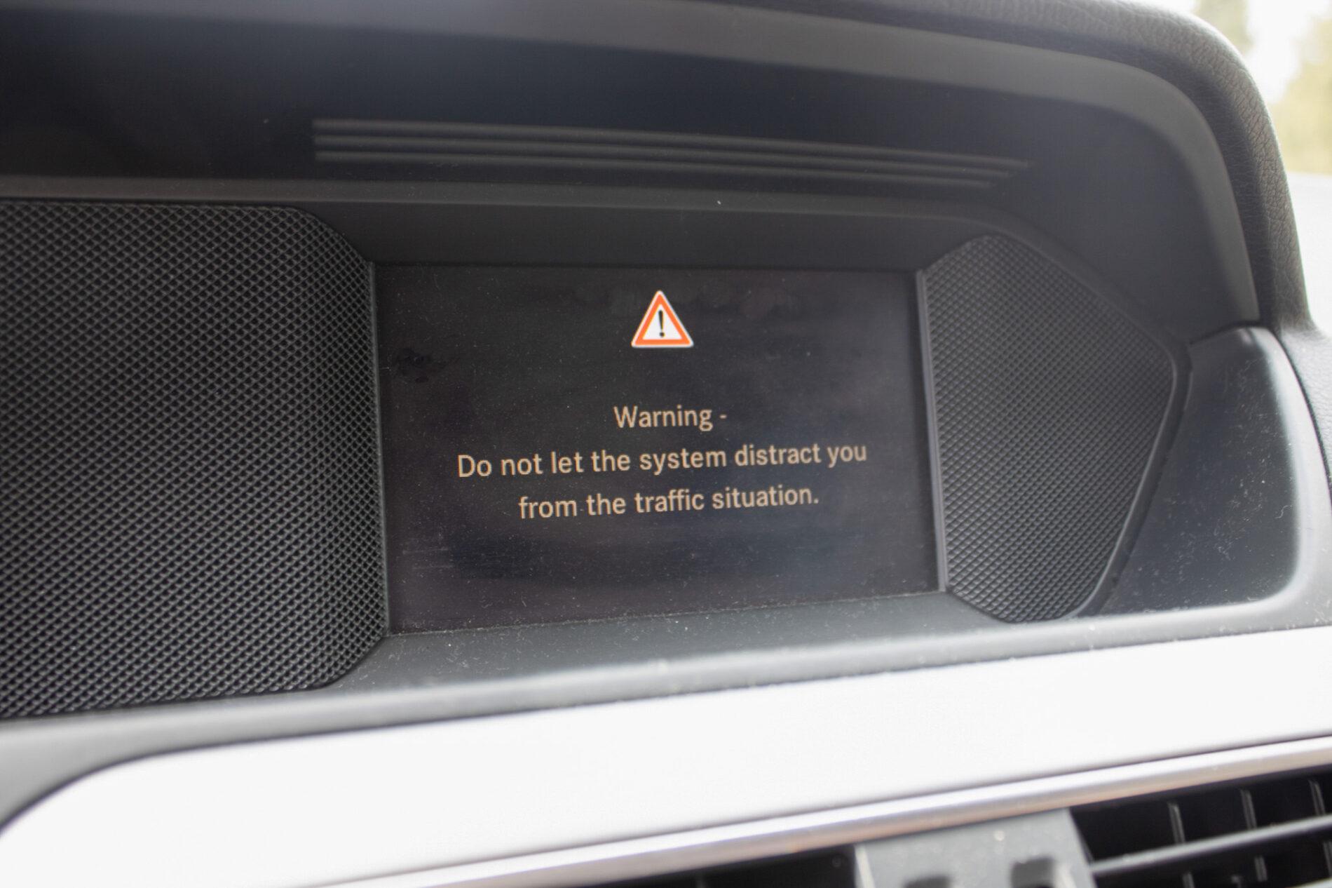 2011 Mercedes-Benz C 300, bílá sedan, 206 000 km