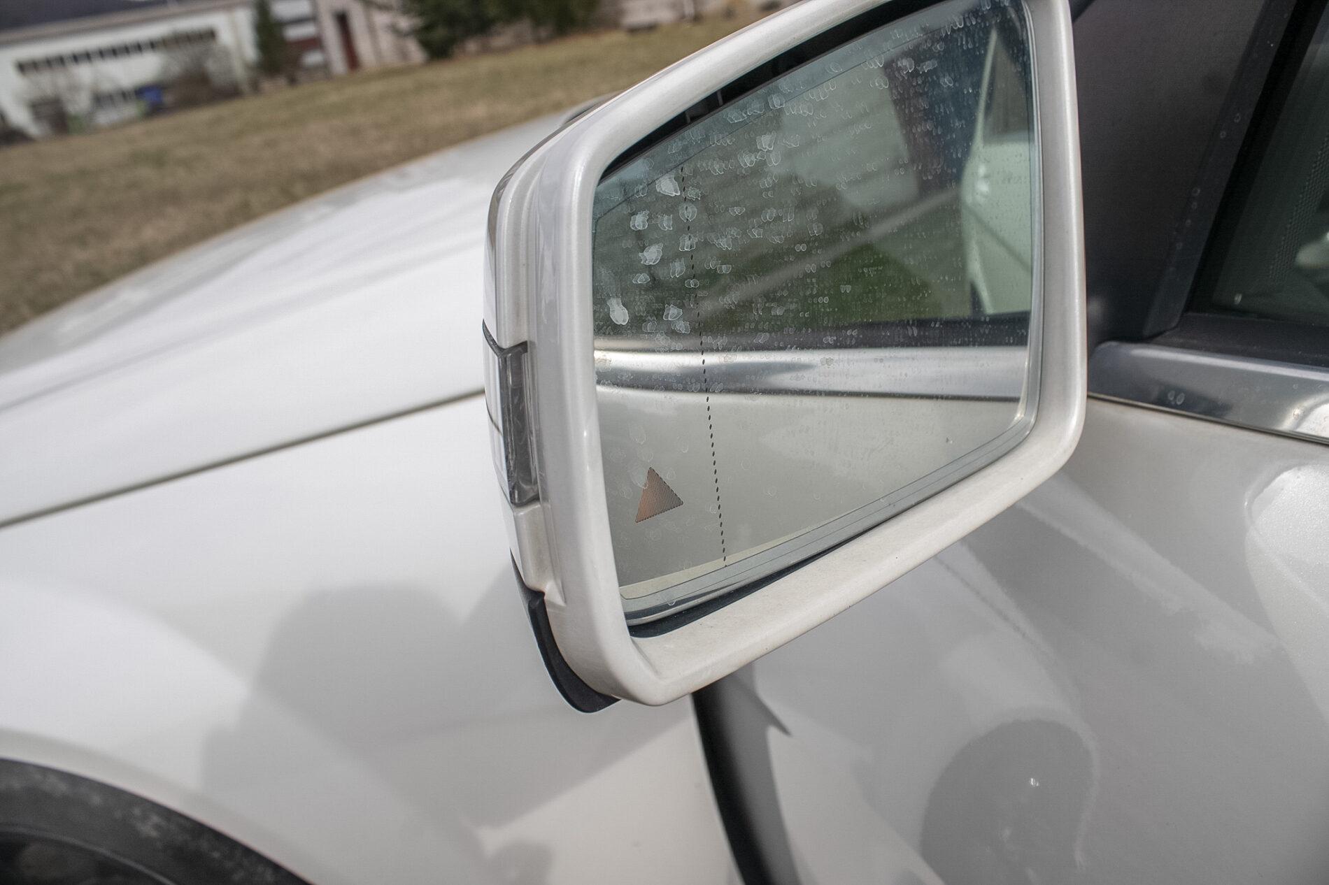 2011 Mercedes-Benz C 300, bílá sedan, 206 000 km